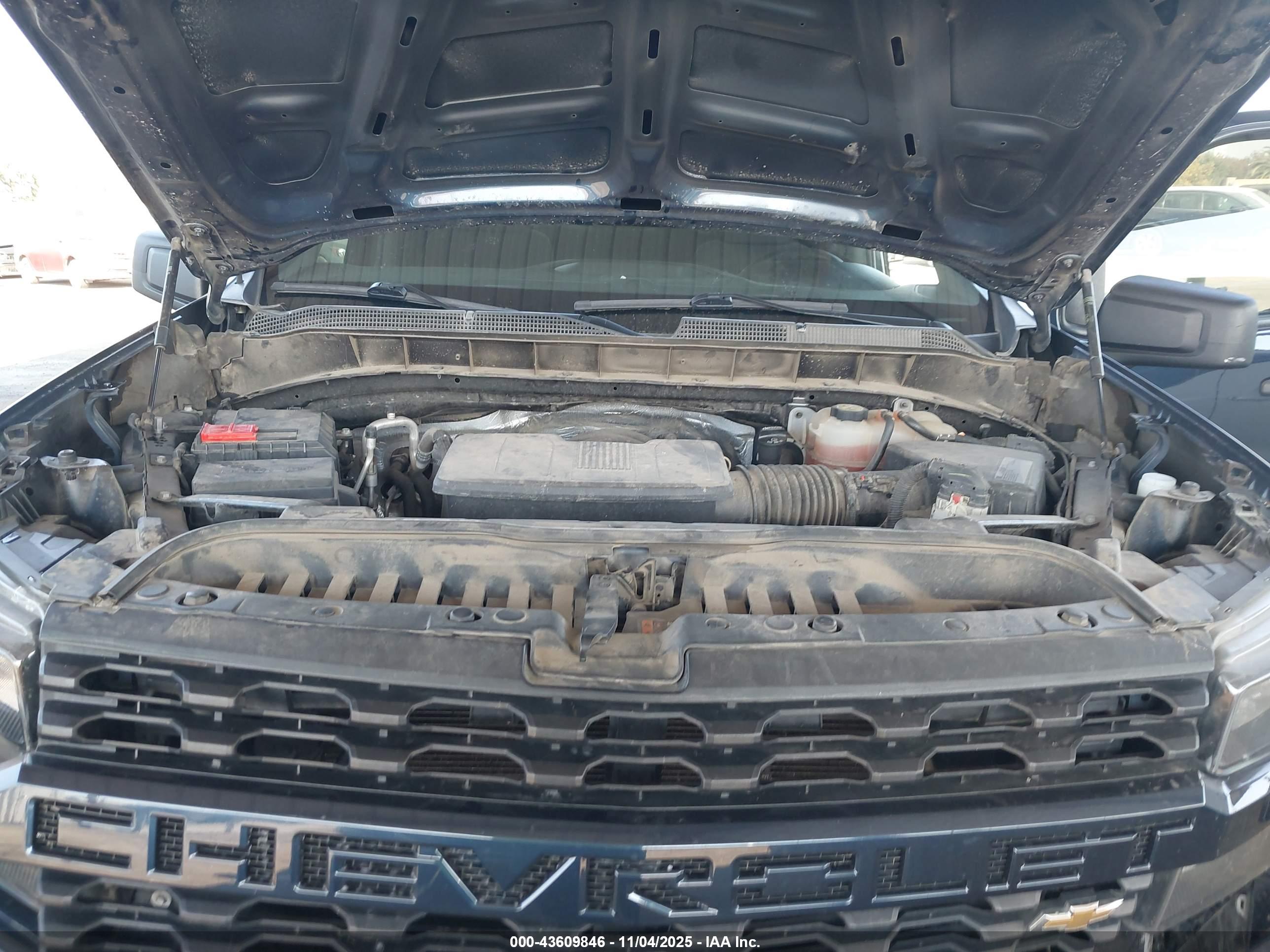 CHEVROLET SILVERADO image 10