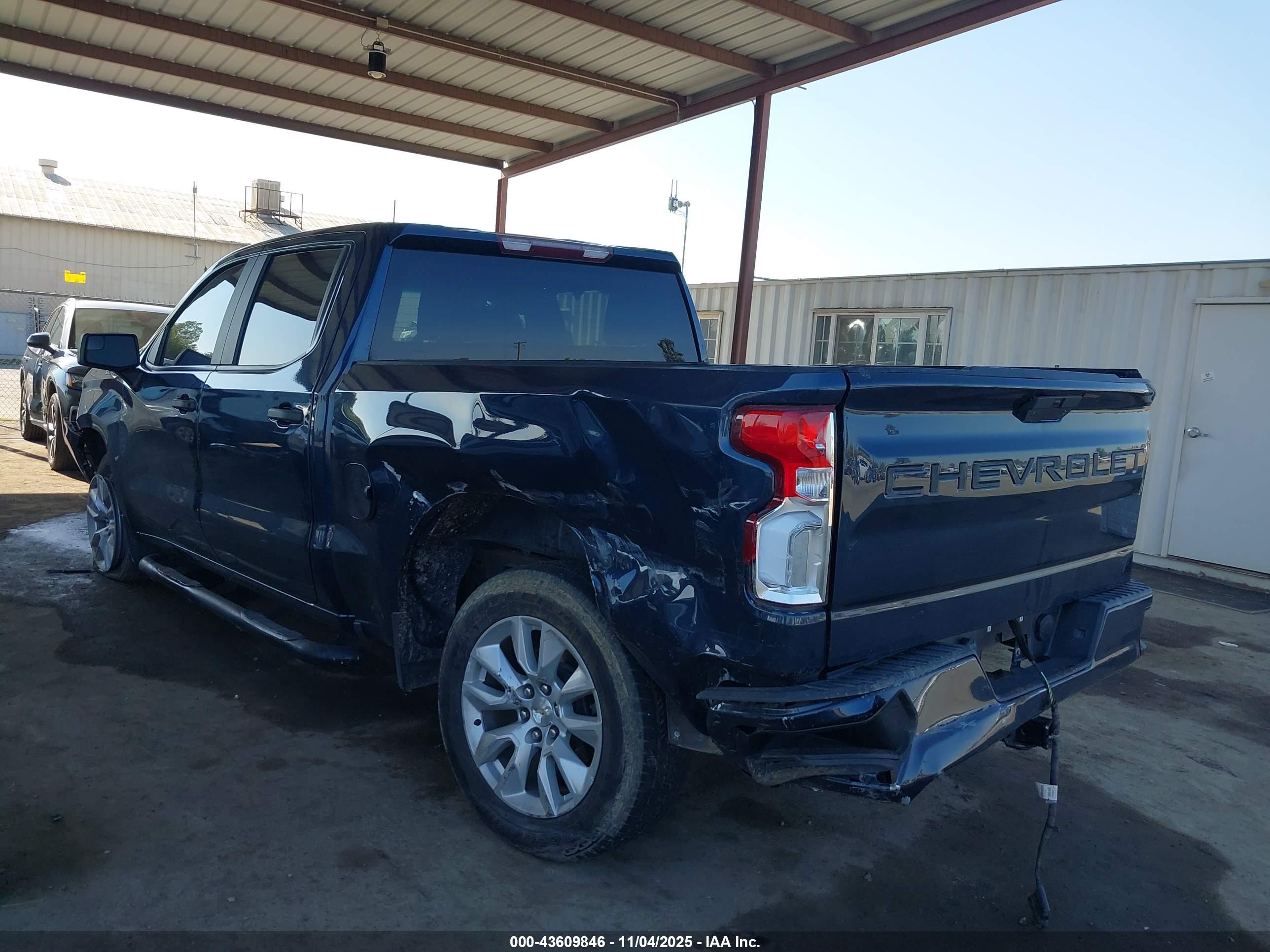 CHEVROLET SILVERADO image 3