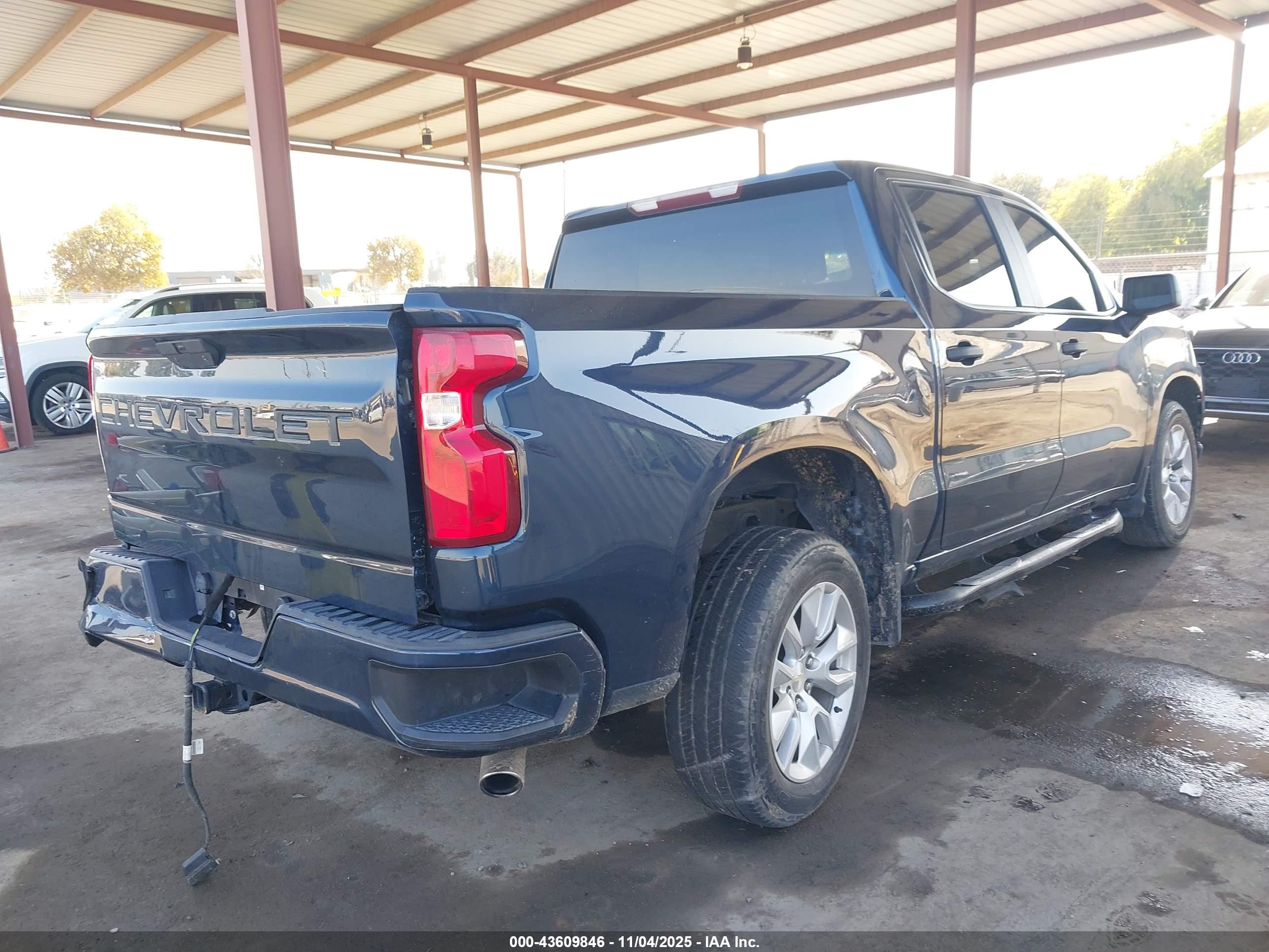 CHEVROLET SILVERADO image 4