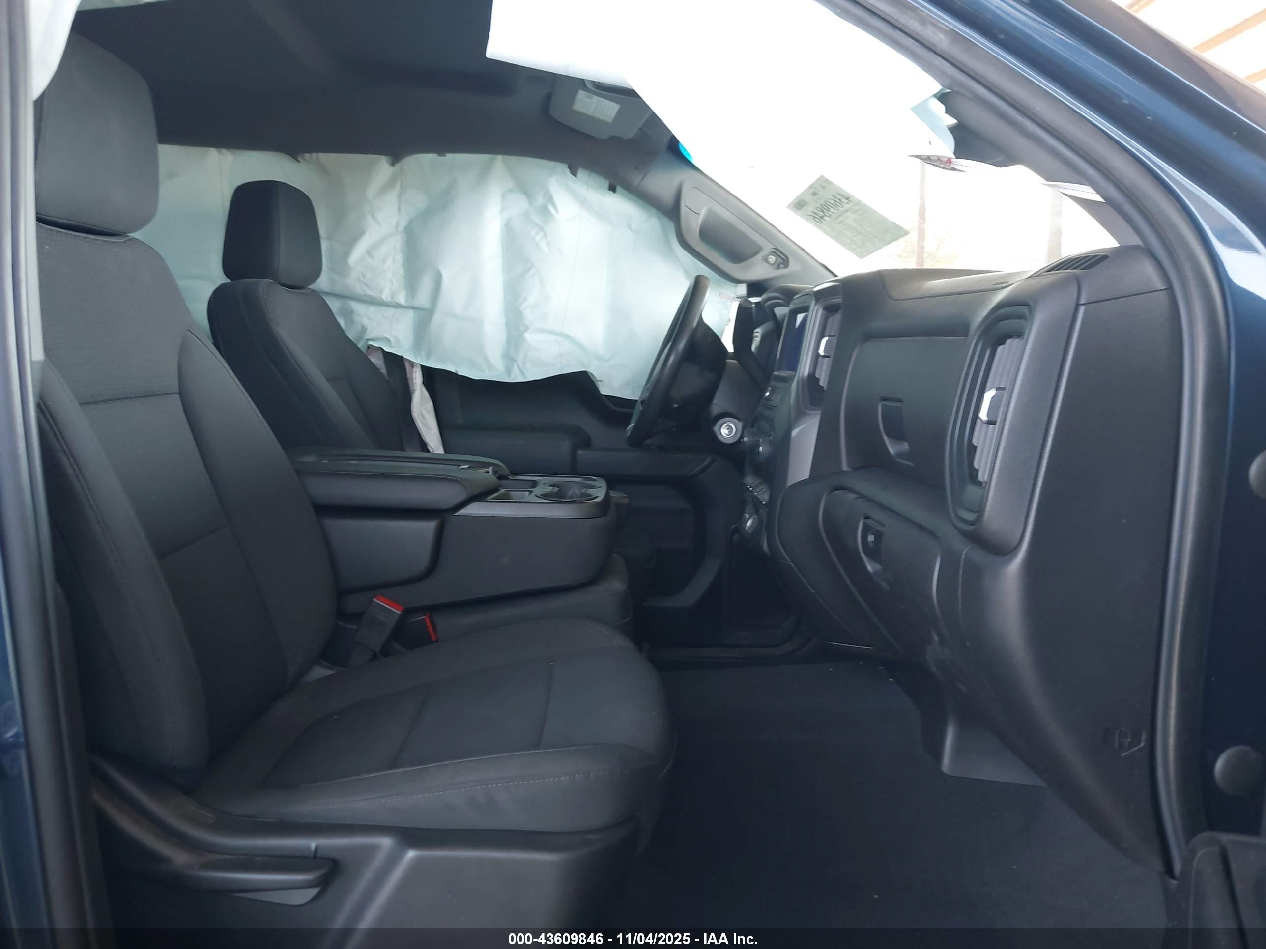 CHEVROLET SILVERADO image 5