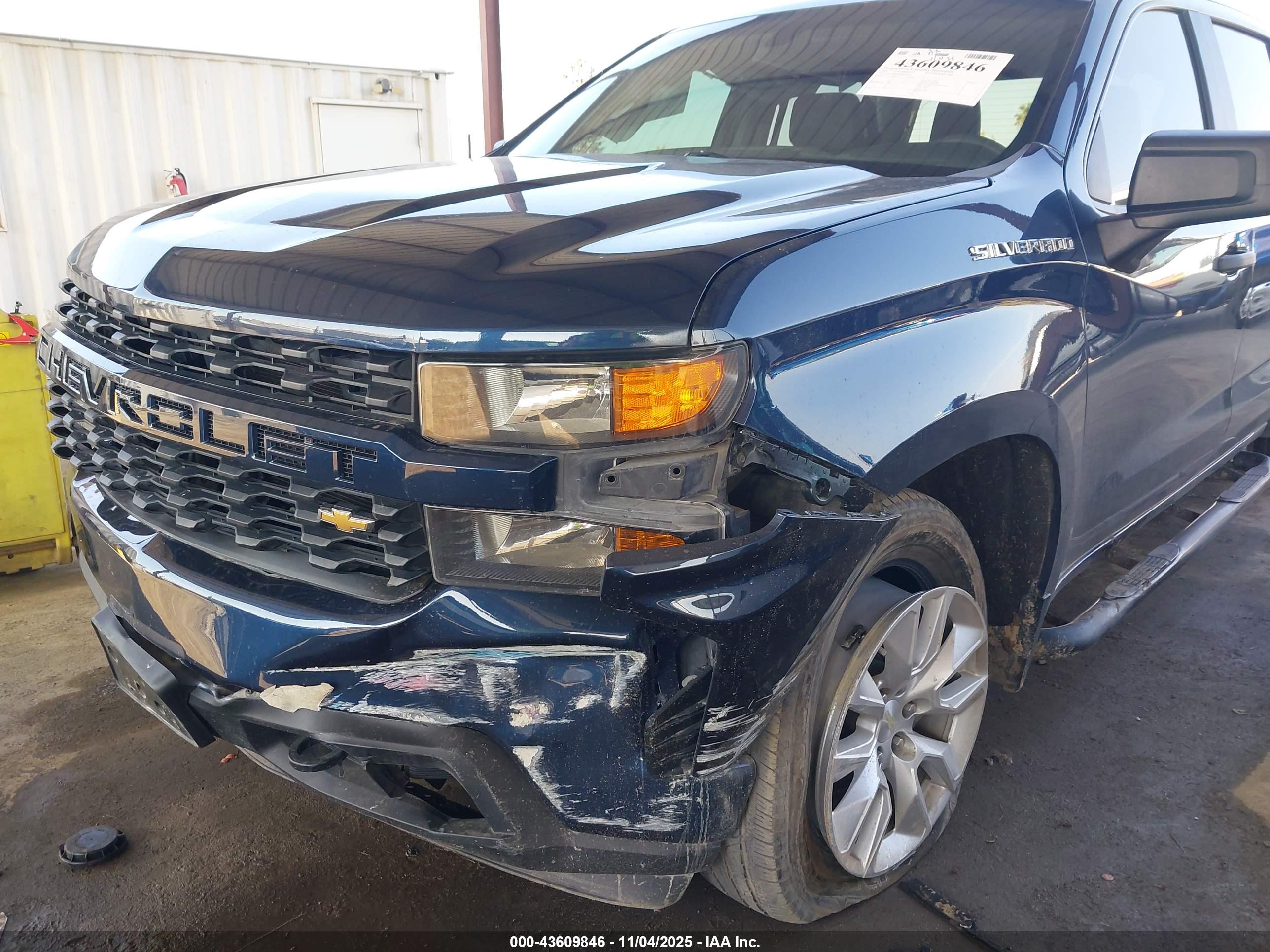 CHEVROLET SILVERADO image 6