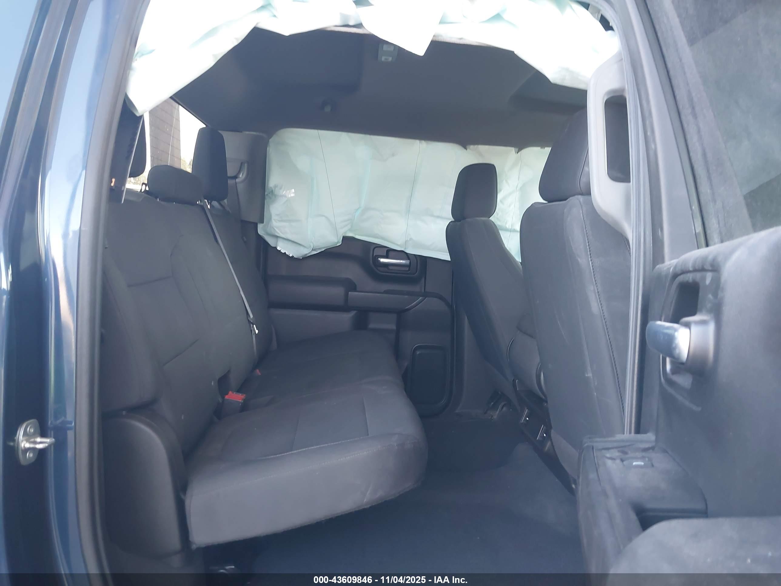 CHEVROLET SILVERADO image 8