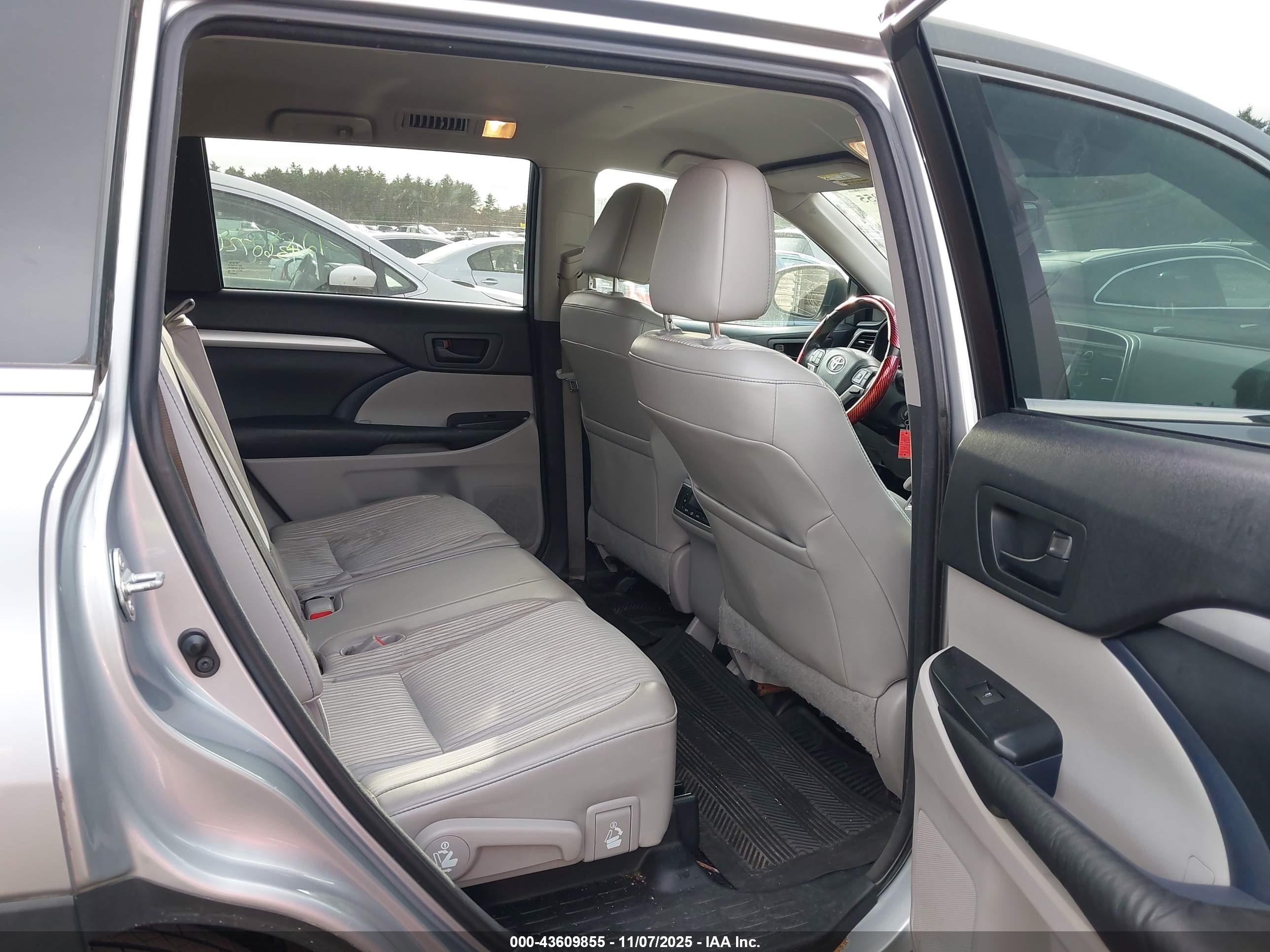 TOYOTA HIGHLANDER image 8