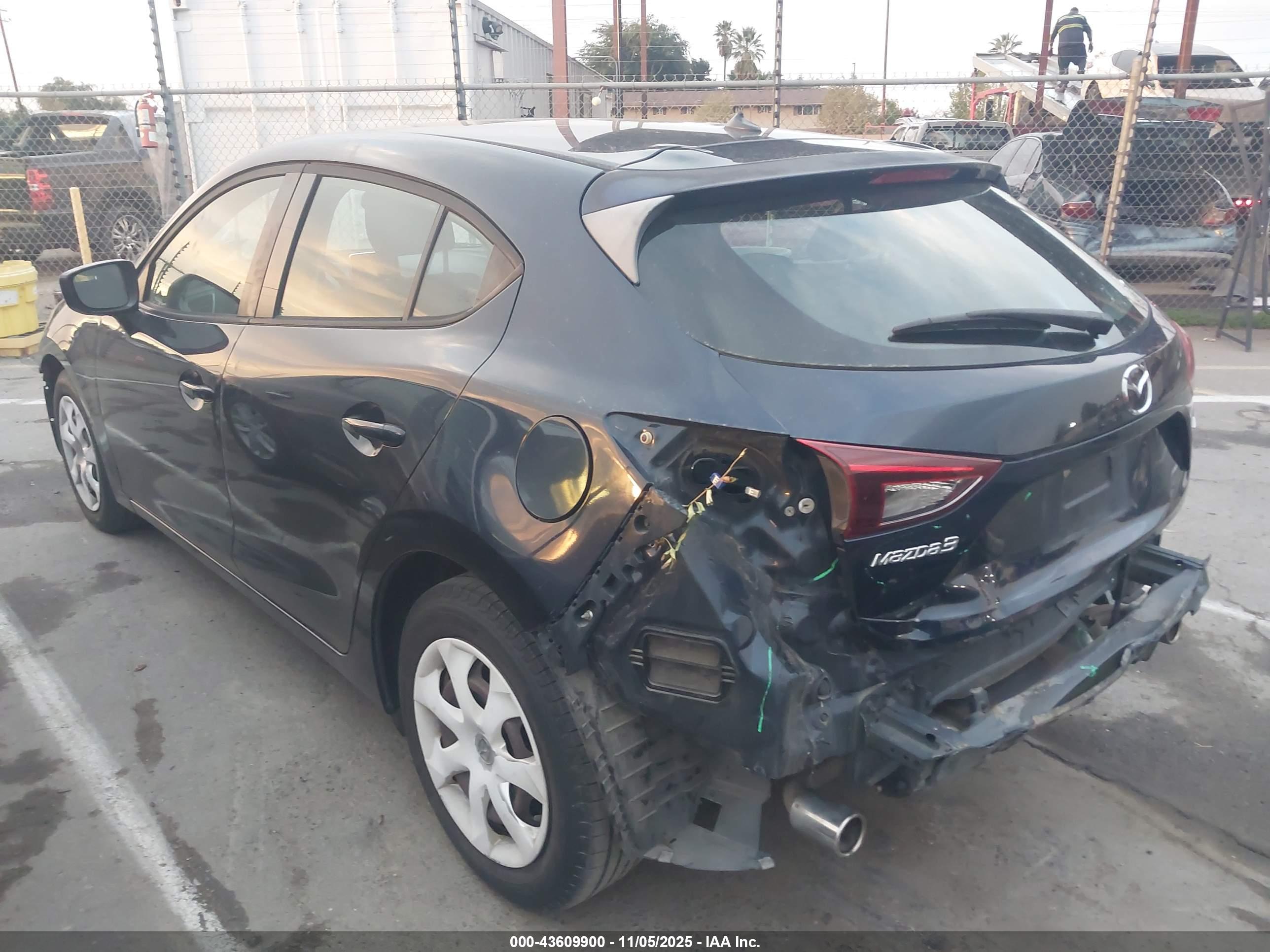 MAZDA MAZDA3 image 3
