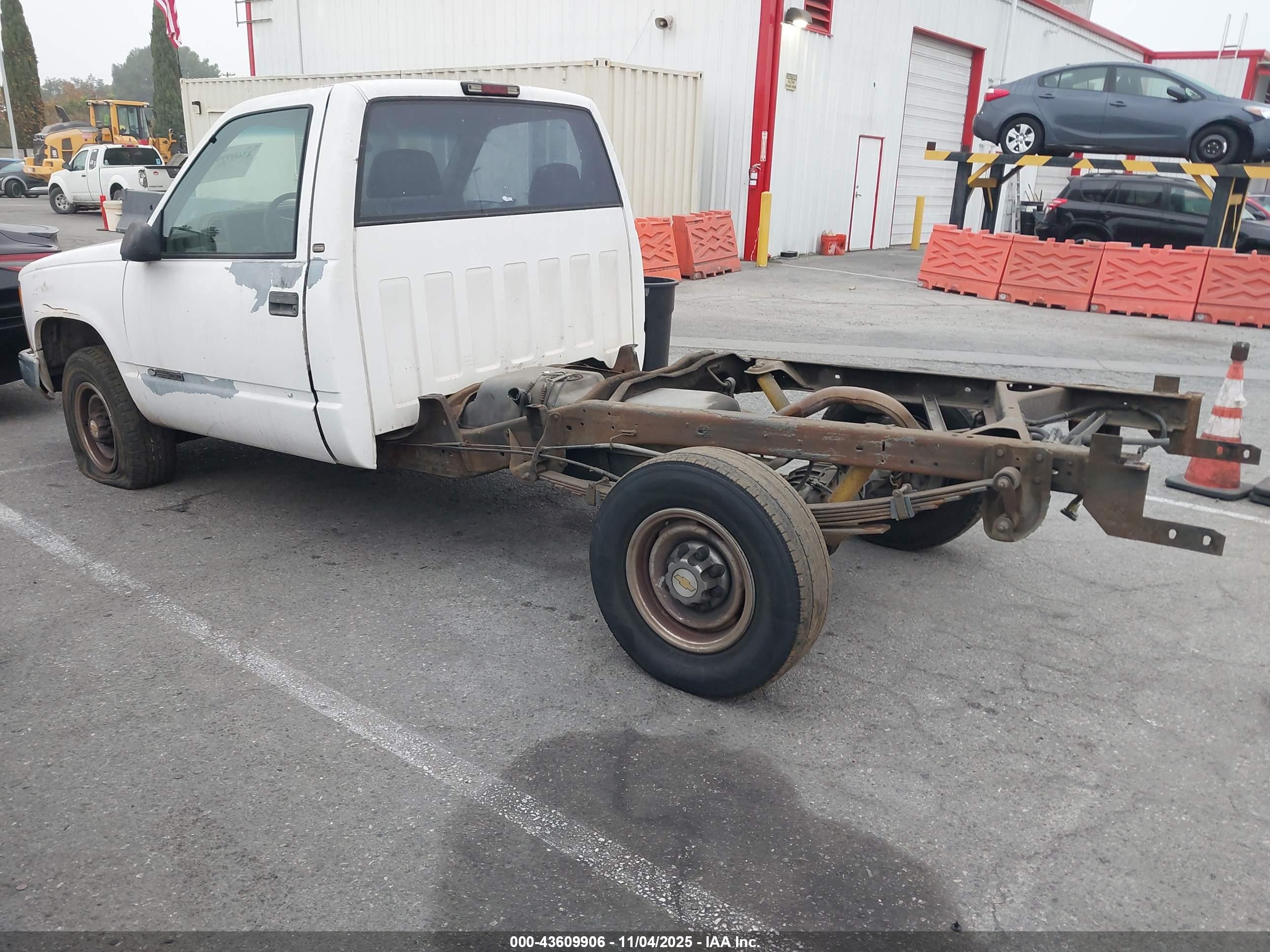 CHEVROLET C3500 image 3