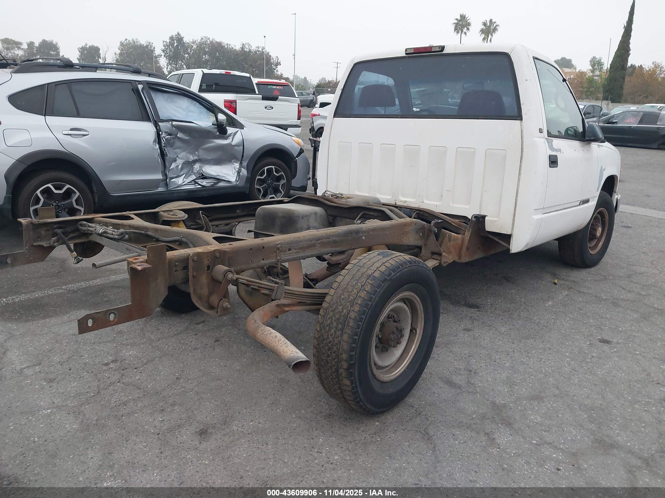 CHEVROLET C3500 image 4