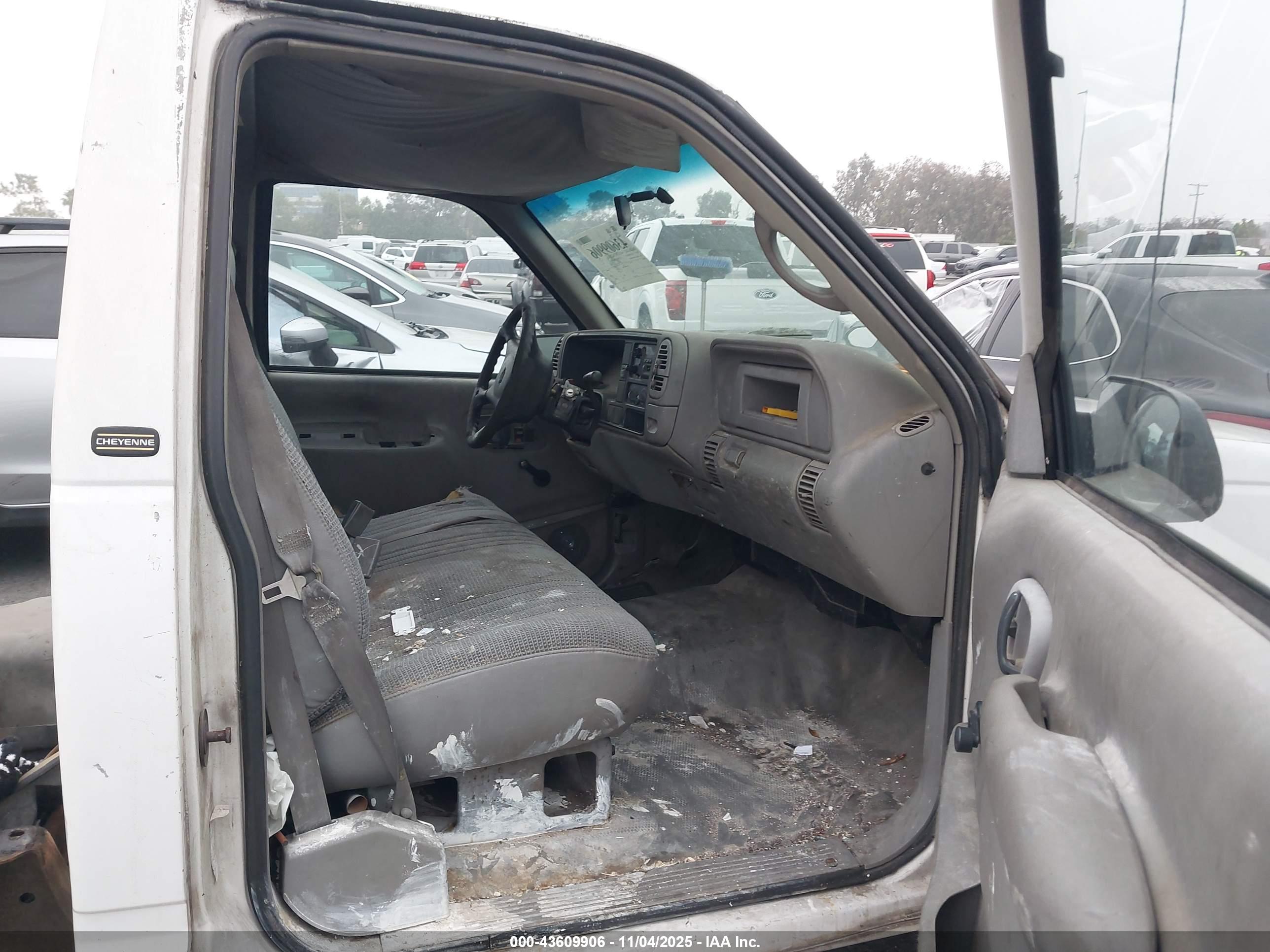 CHEVROLET C3500 image 5