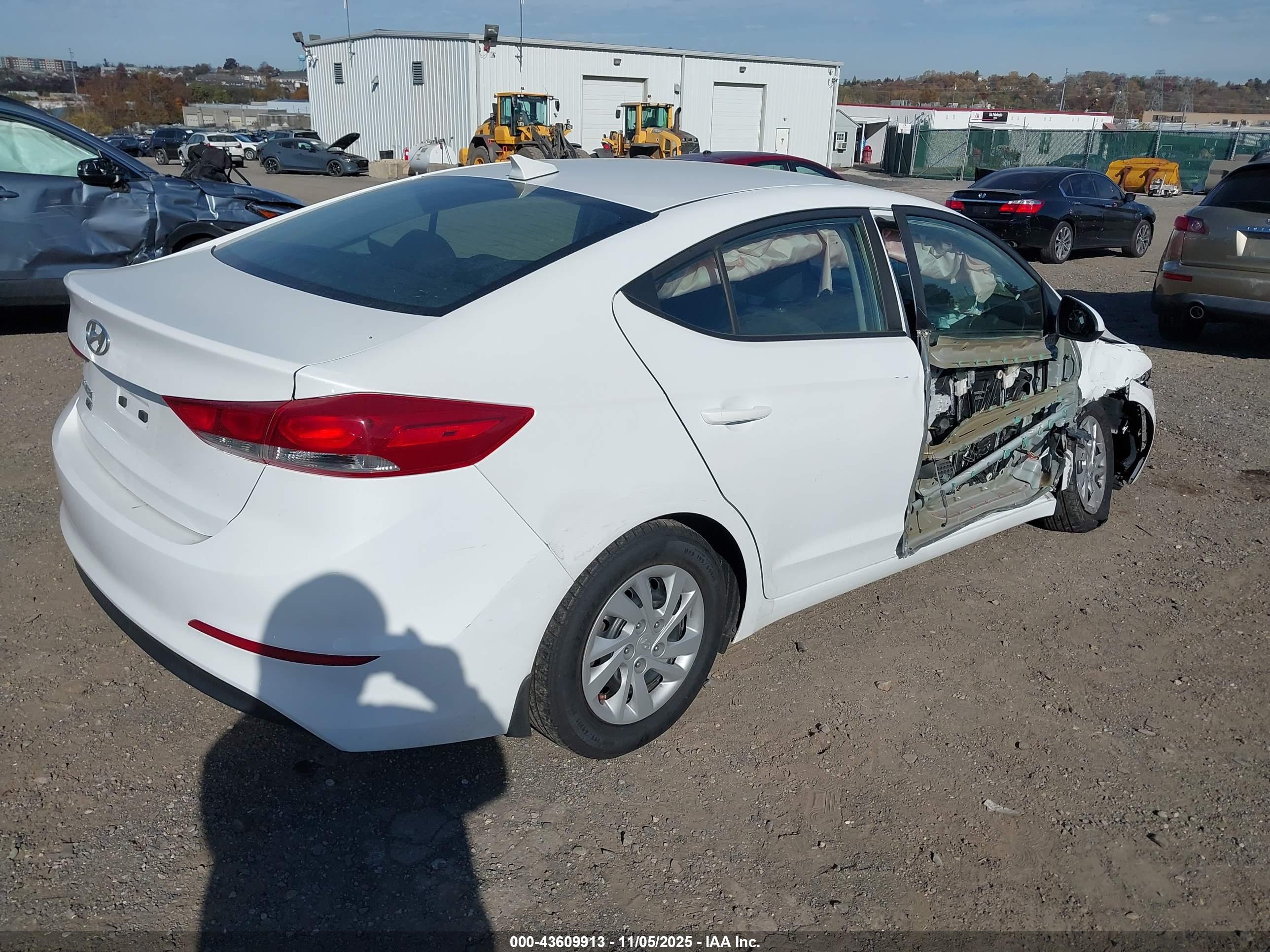 HYUNDAI ELANTRA image 4