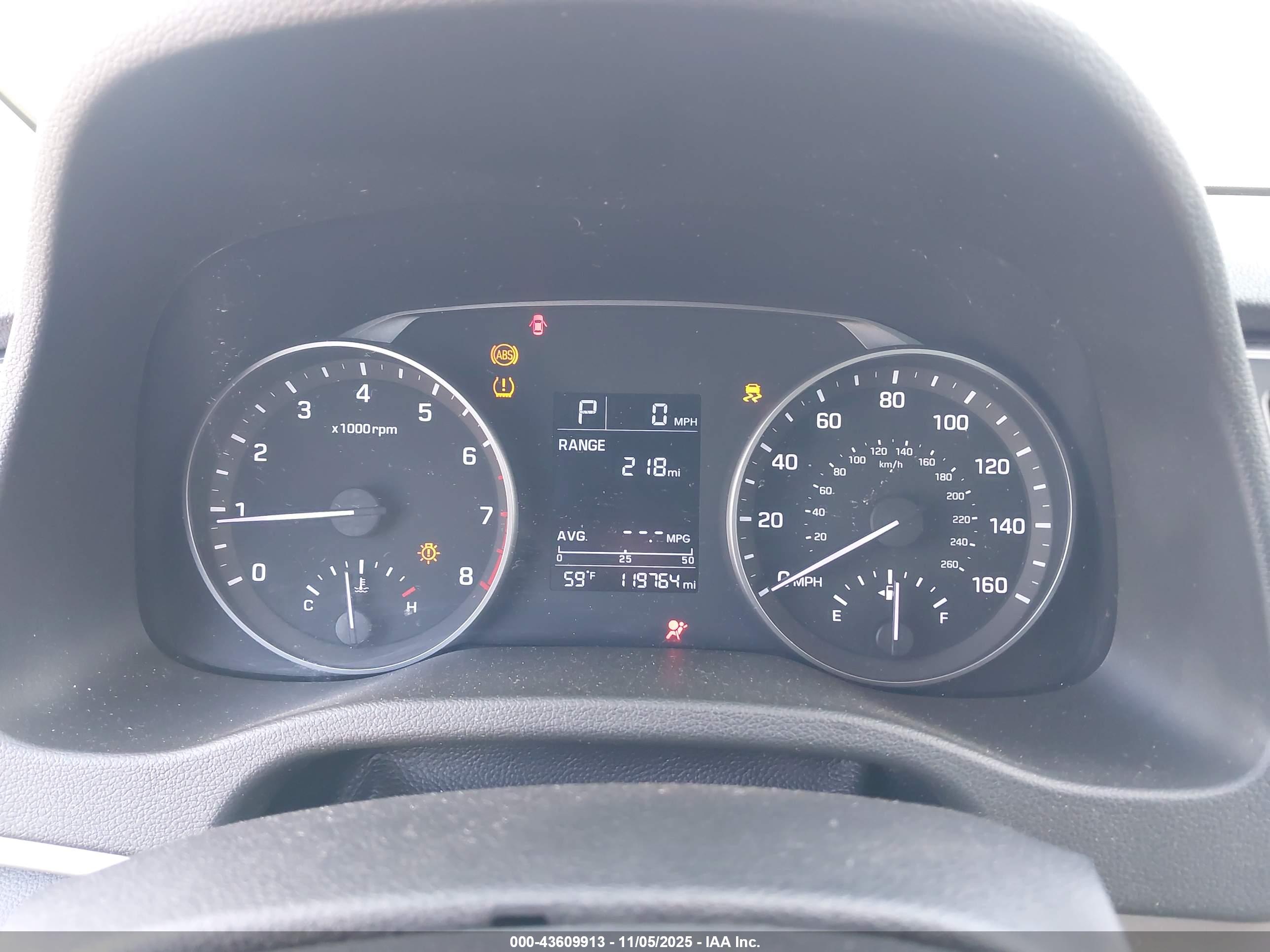 HYUNDAI ELANTRA image 7
