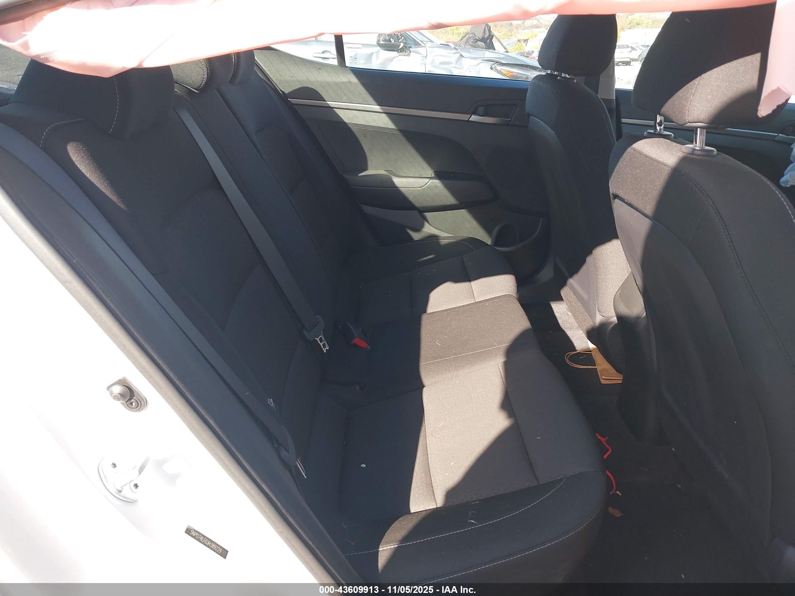 HYUNDAI ELANTRA image 8