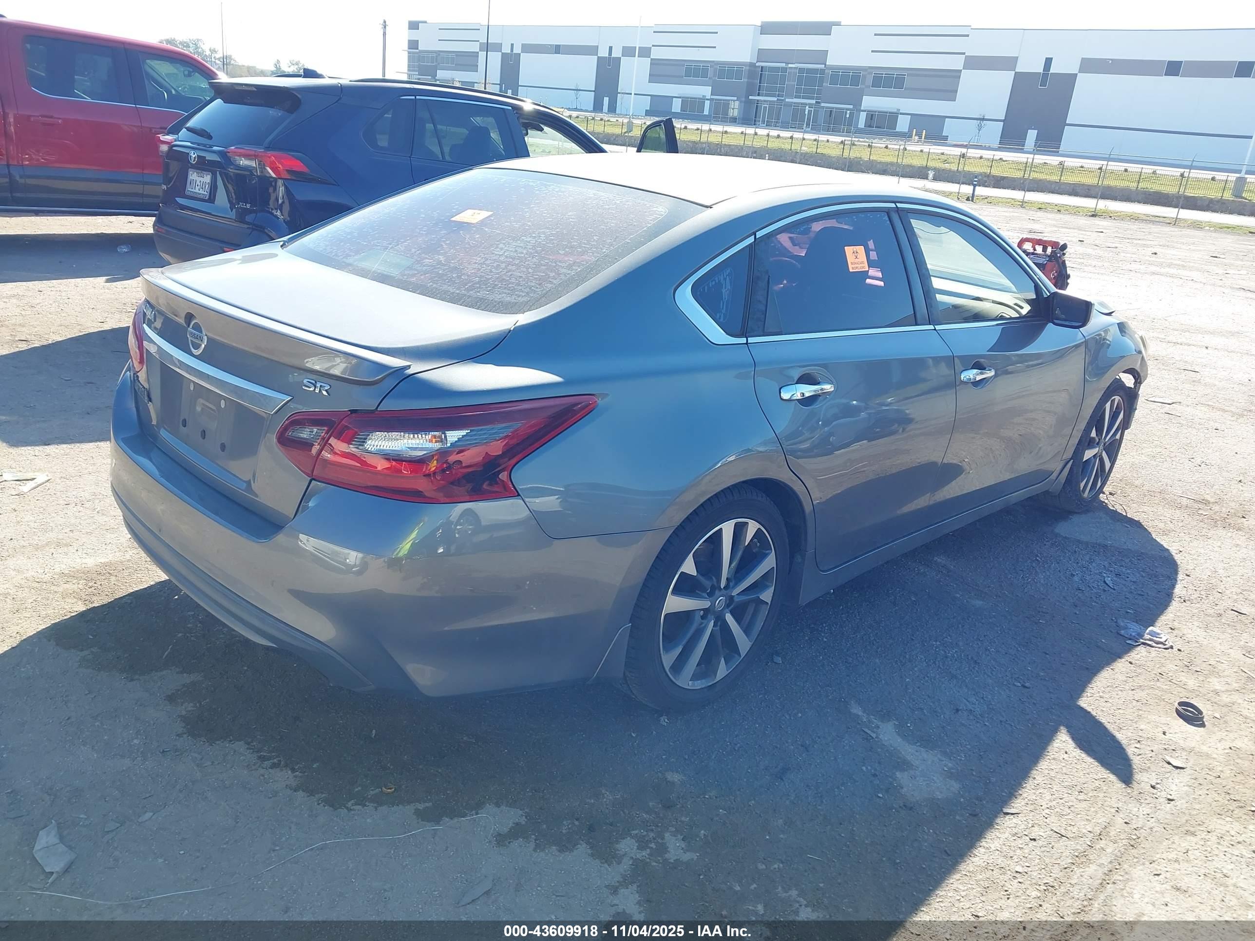 NISSAN ALTIMA image 4