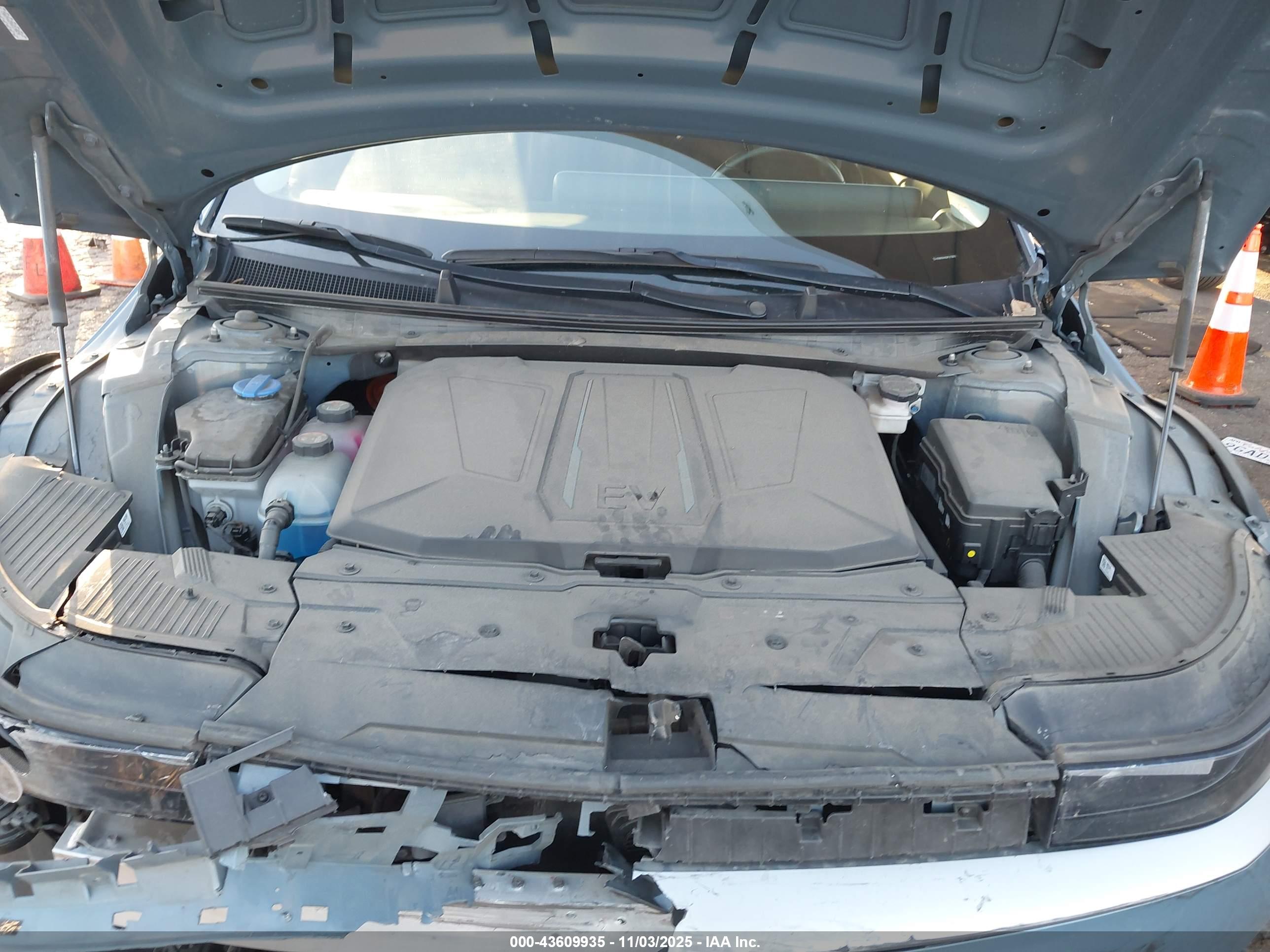 HYUNDAI IONIQ image 10