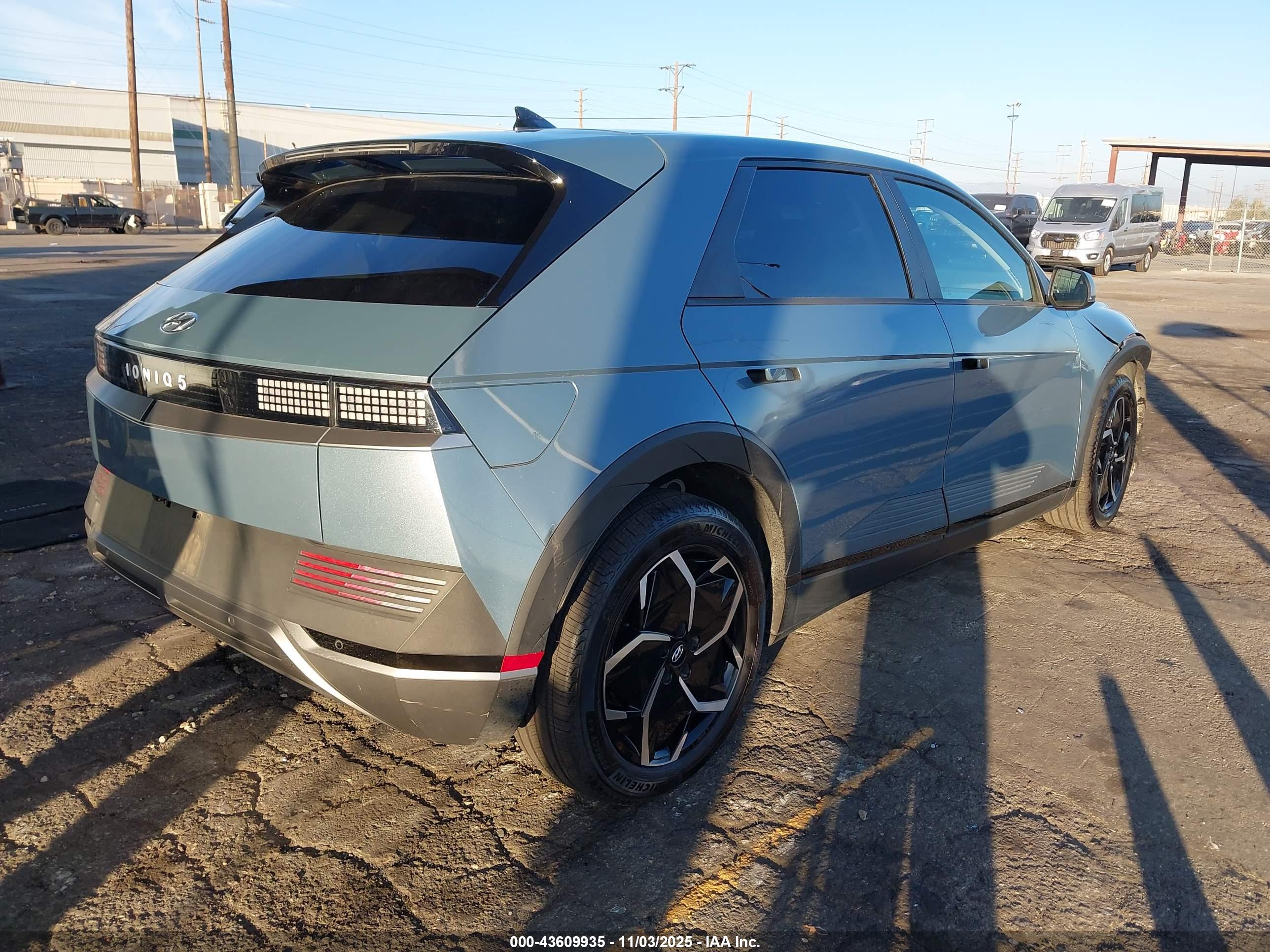 HYUNDAI IONIQ image 4