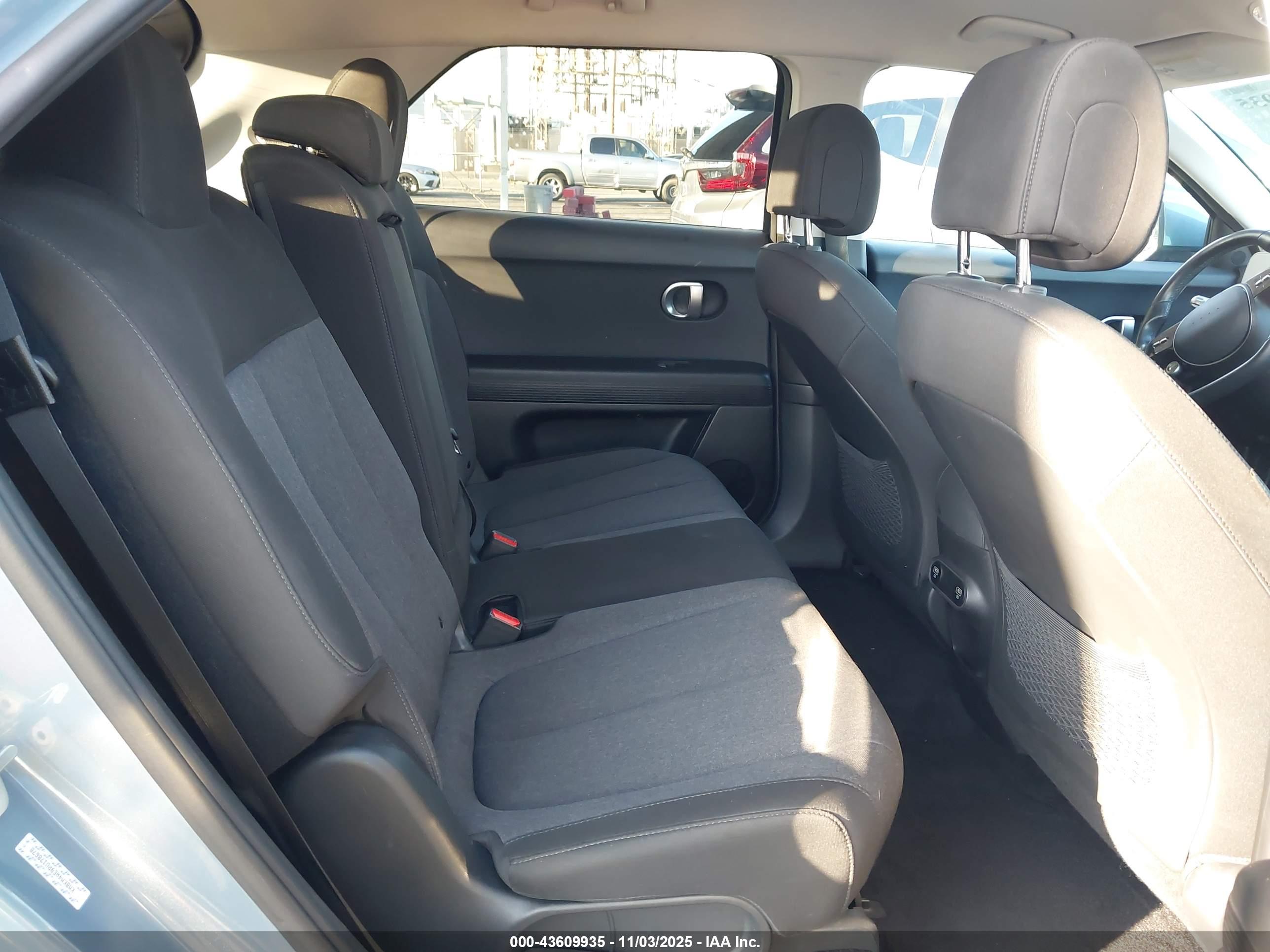 HYUNDAI IONIQ image 8