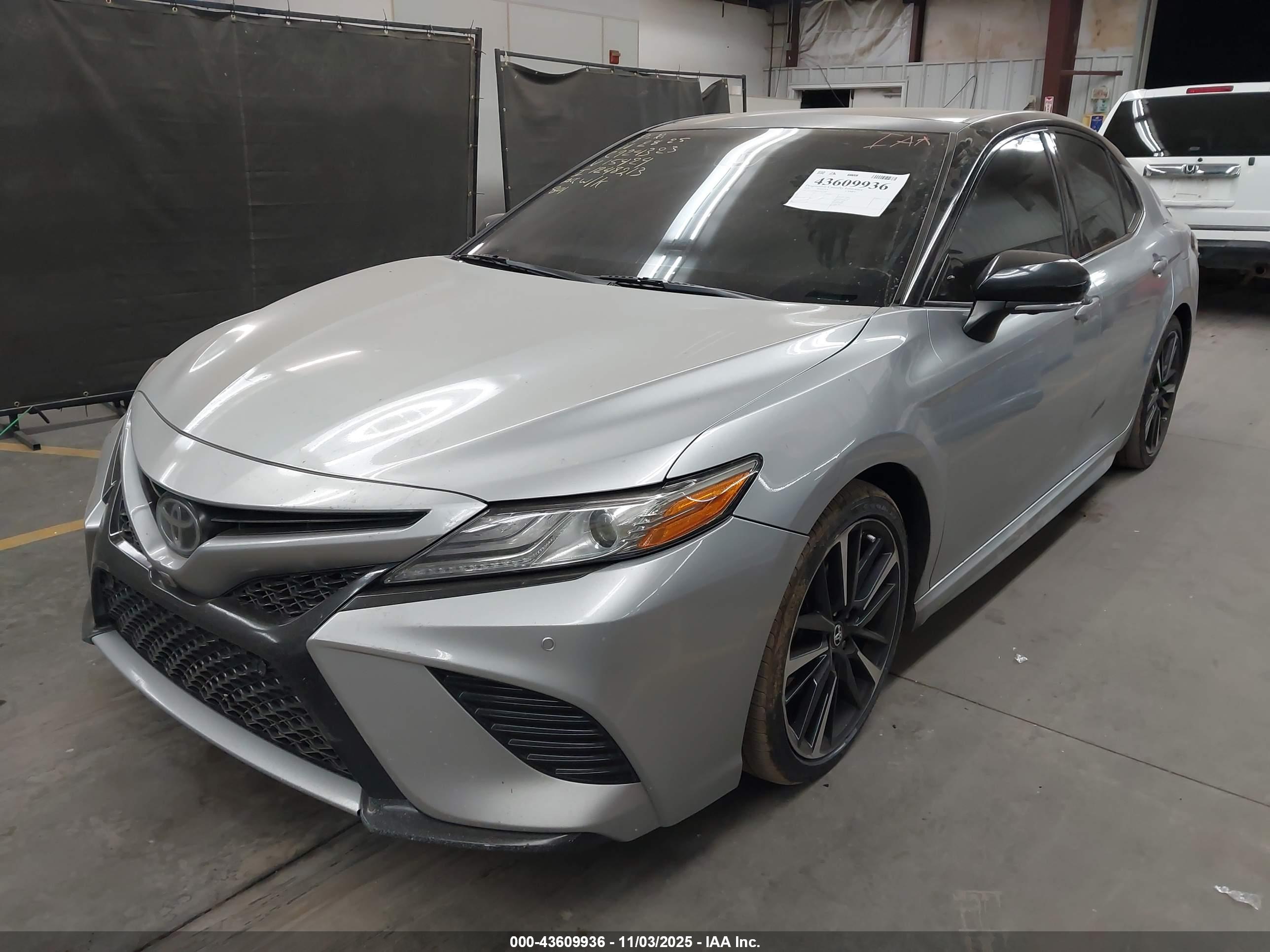 TOYOTA CAMRY image 2