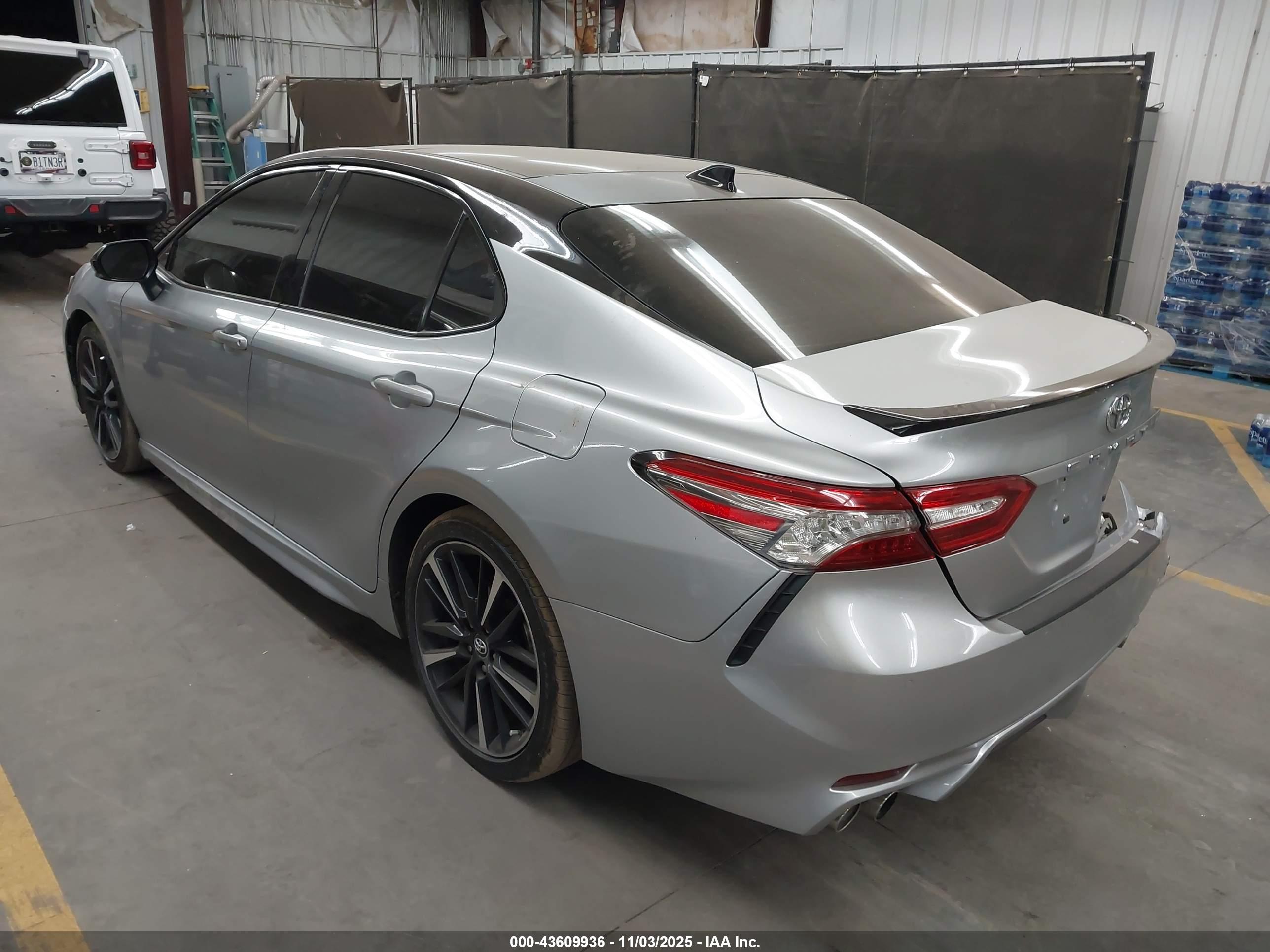 TOYOTA CAMRY image 3