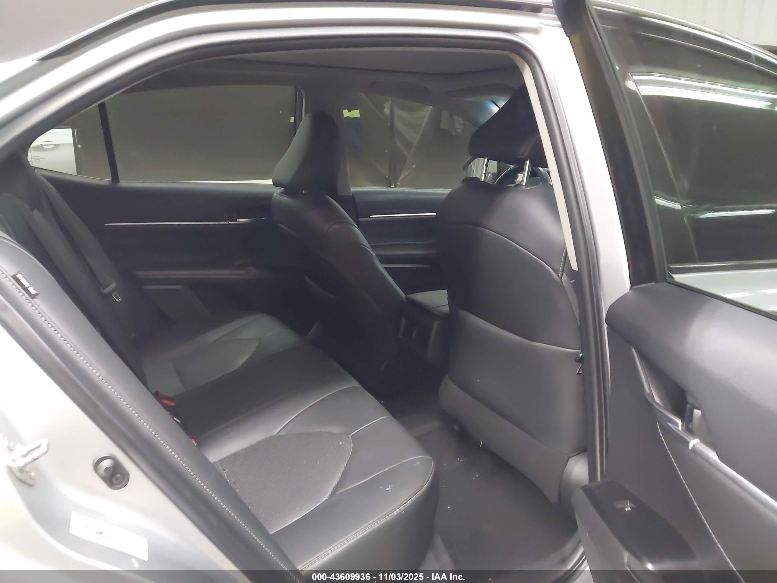 TOYOTA CAMRY image 8