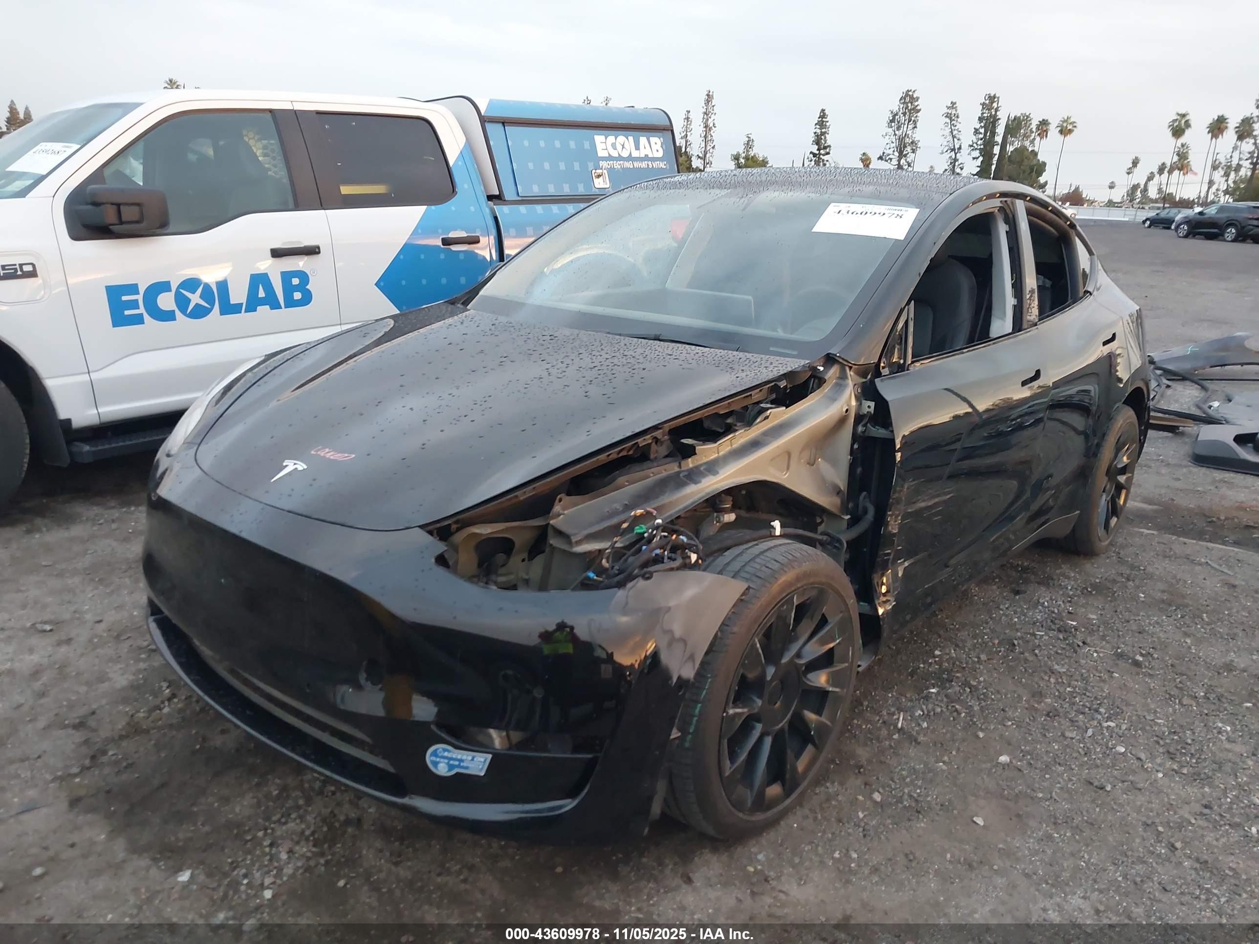 TESLA MODEL image 2