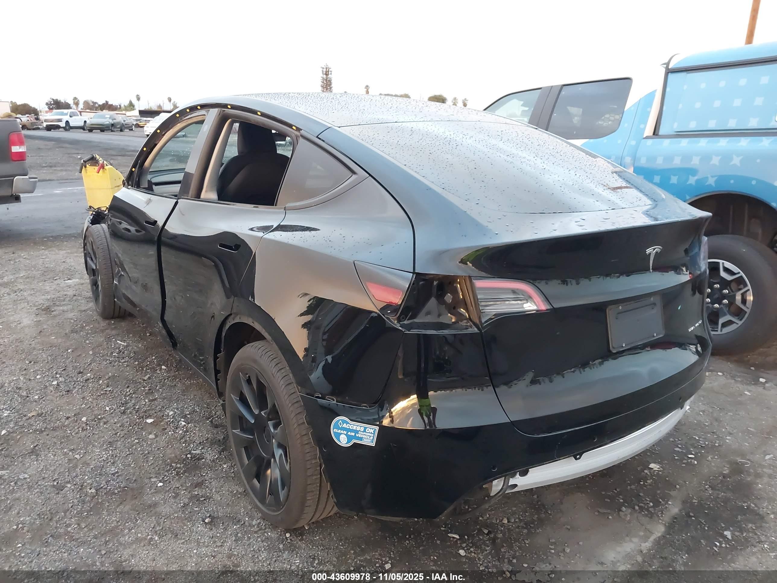 TESLA MODEL image 3
