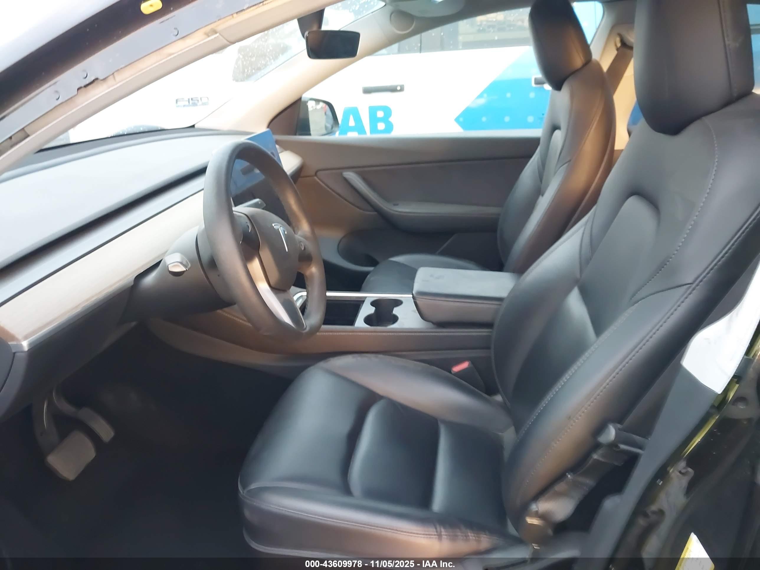 TESLA MODEL image 5