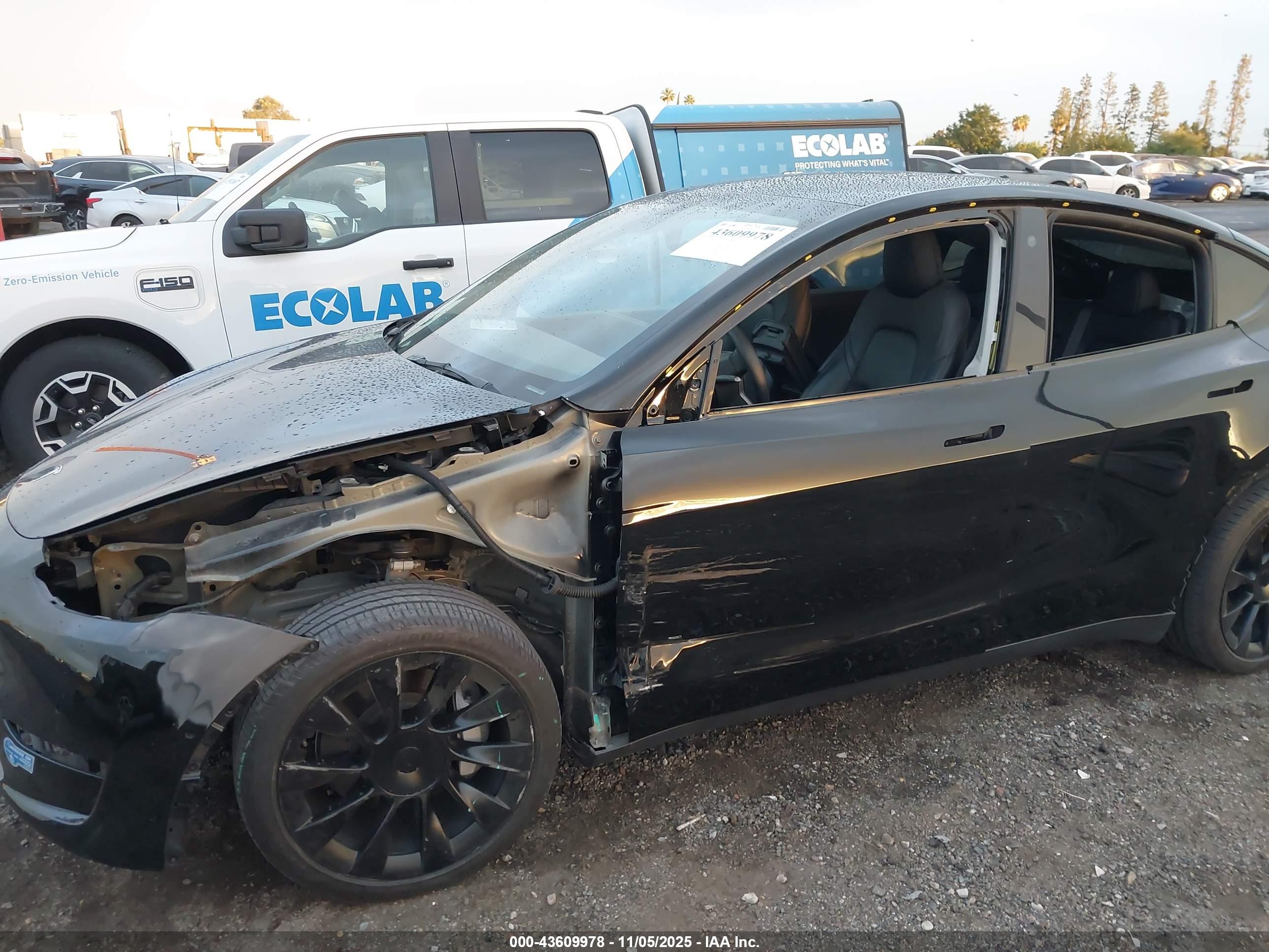 TESLA MODEL image 6