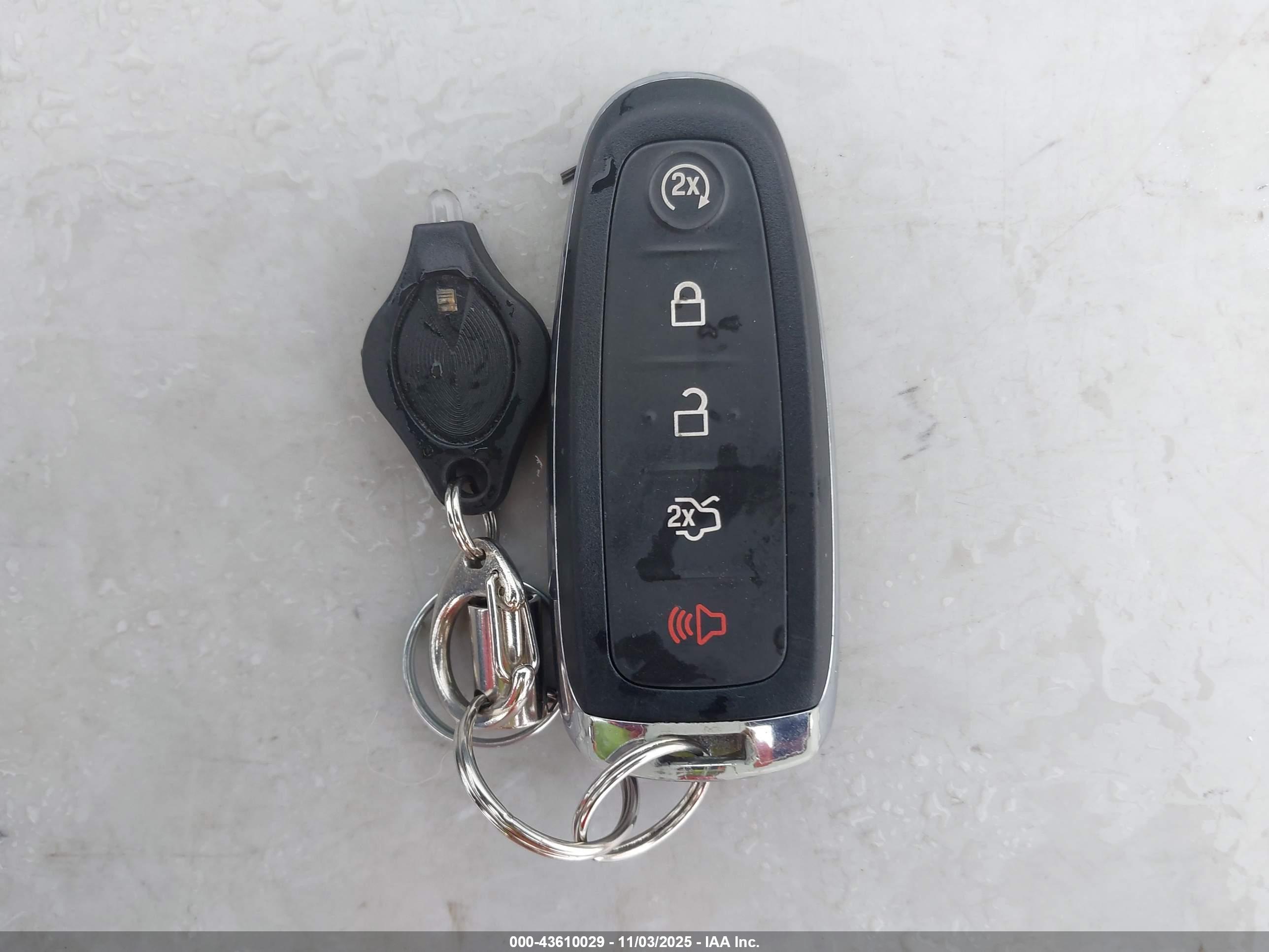 FORD ESCAPE image 11