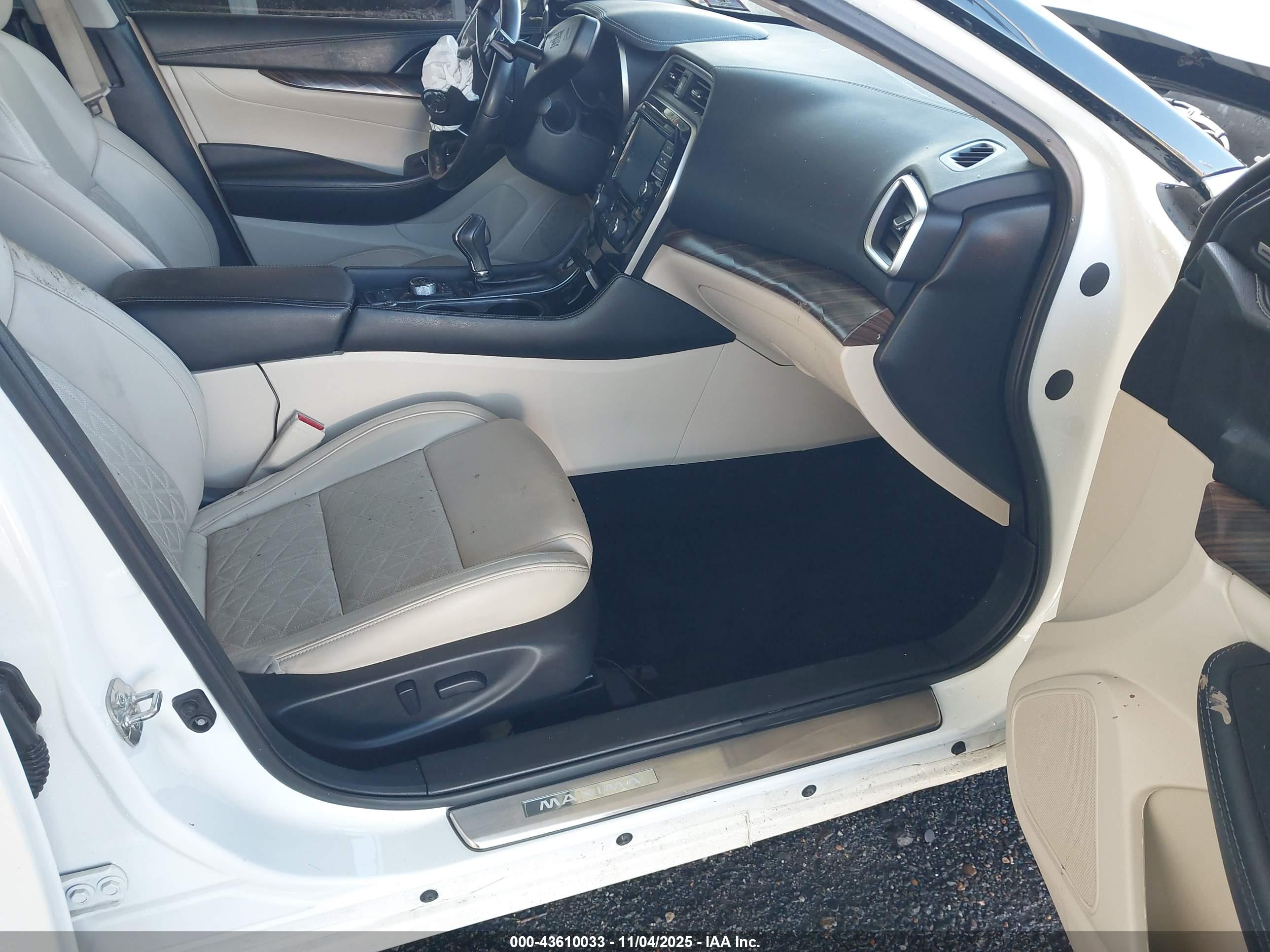 NISSAN MAXIMA image 5
