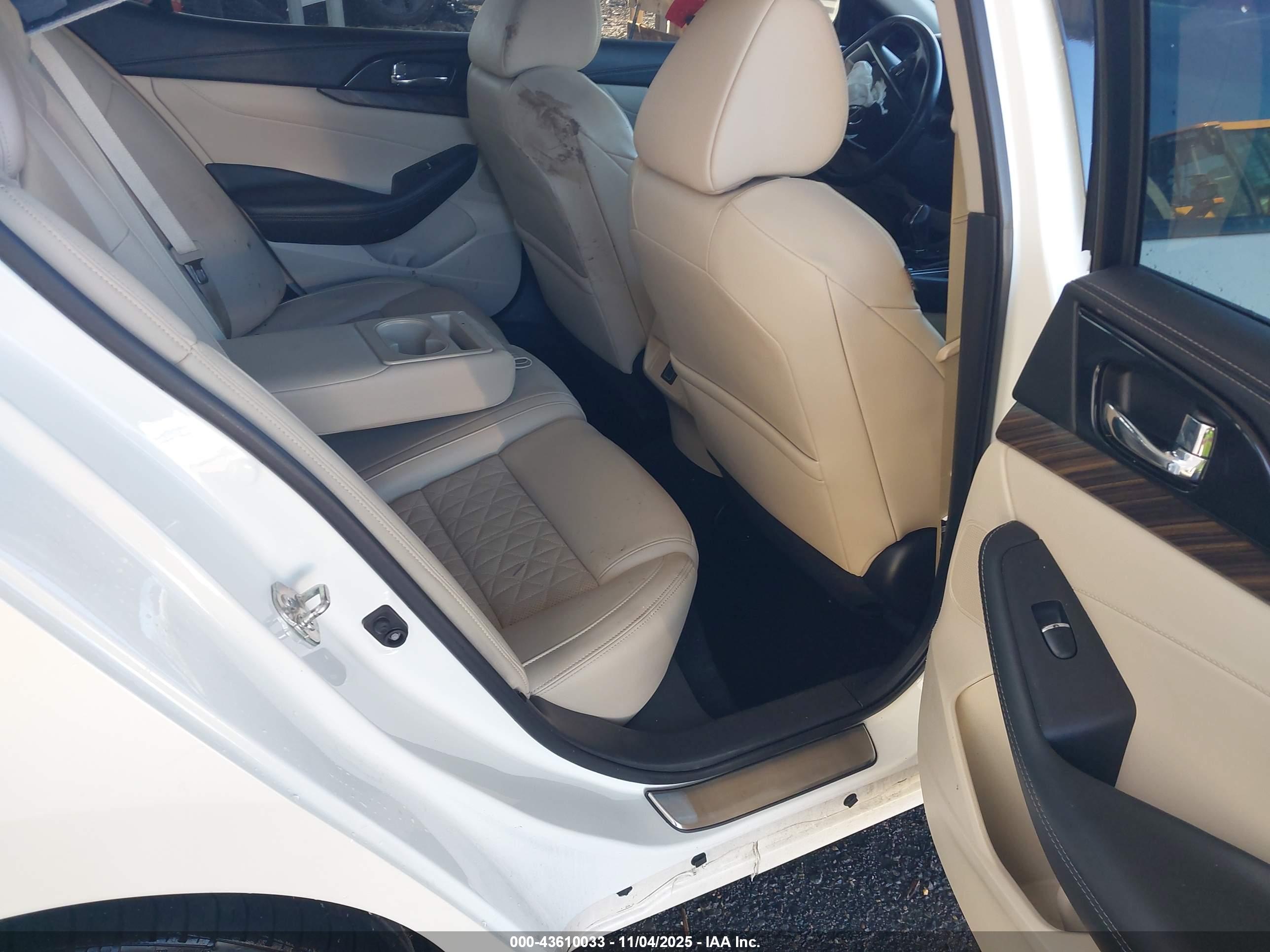 NISSAN MAXIMA image 8