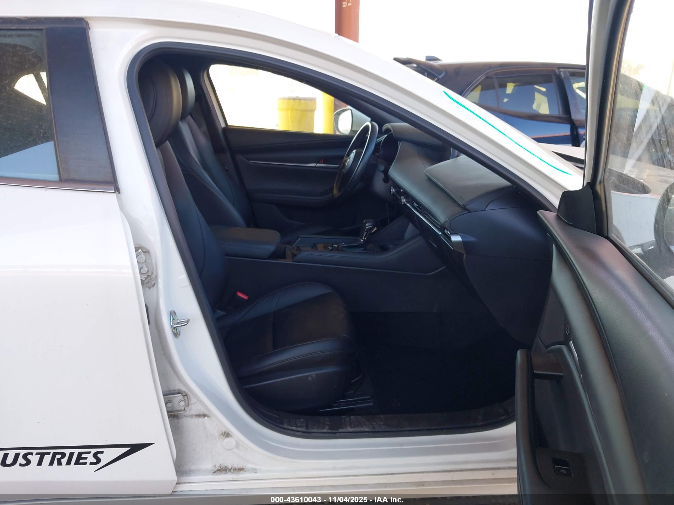 MAZDA MAZDA3 image 5