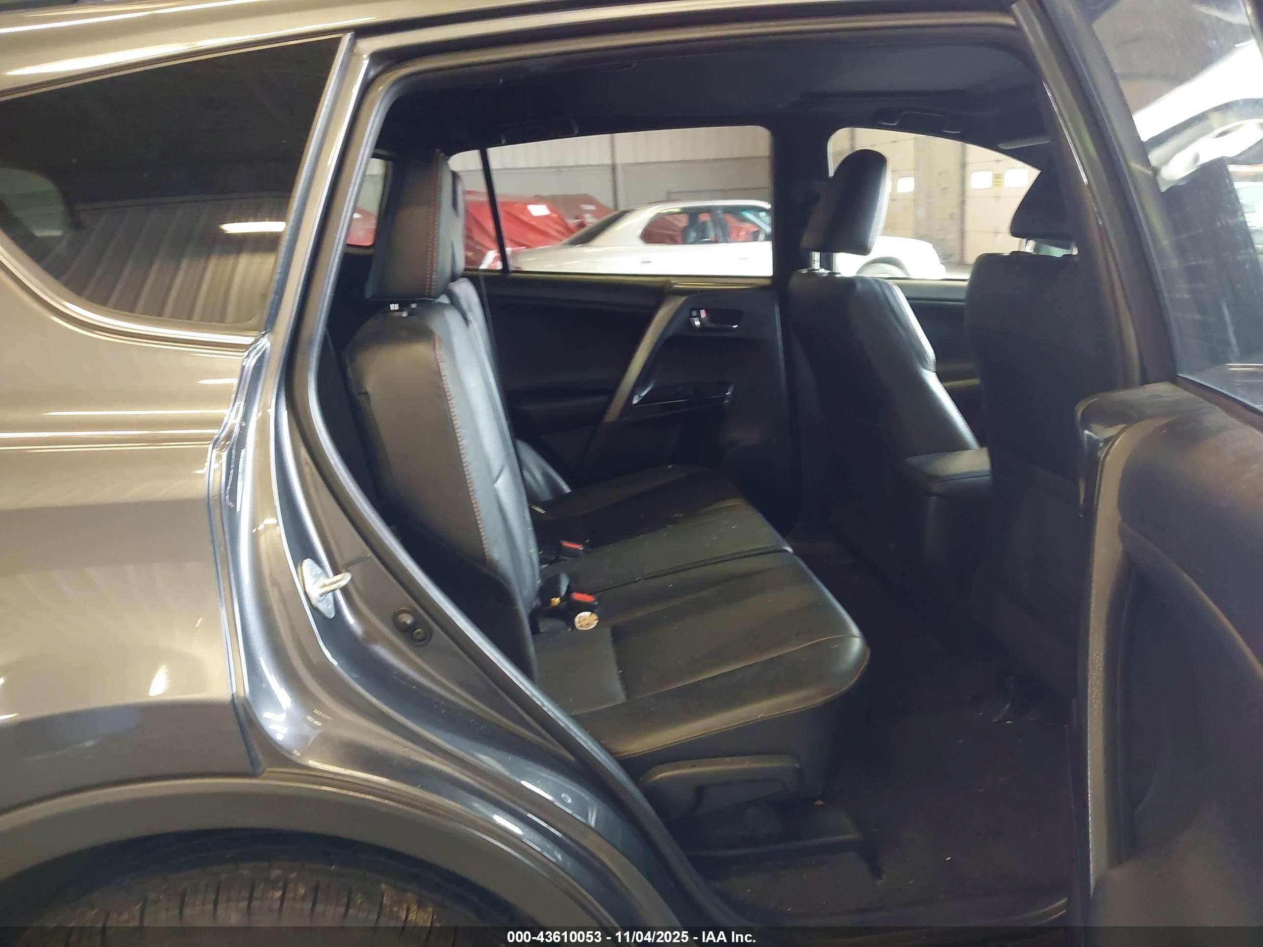 TOYOTA RAV4 image 8