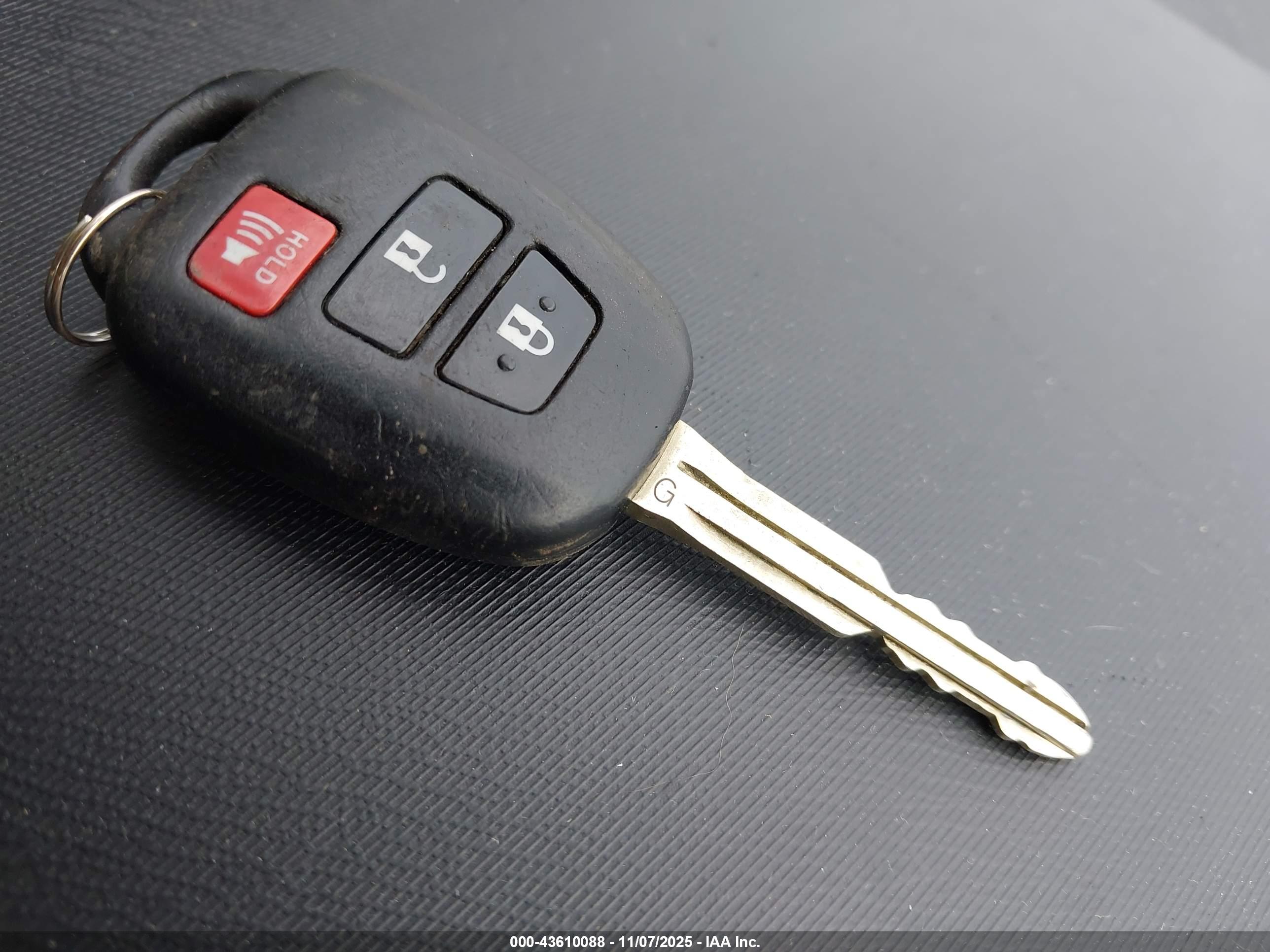 TOYOTA PRIUS image 11