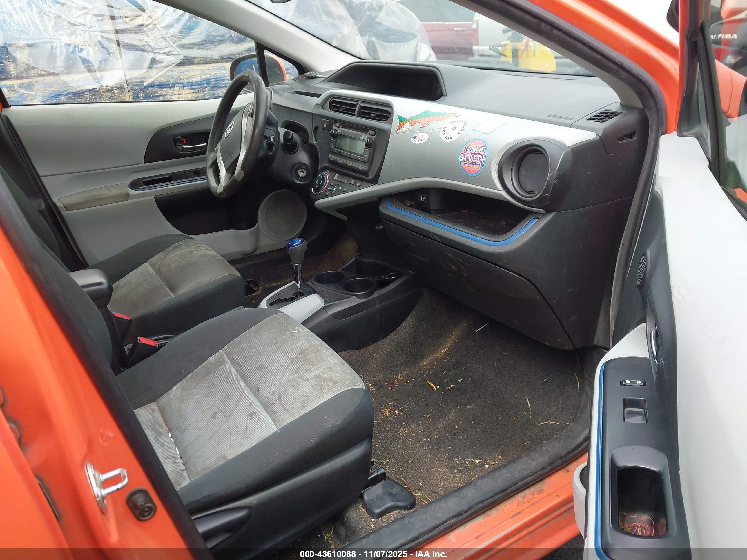 TOYOTA PRIUS image 5
