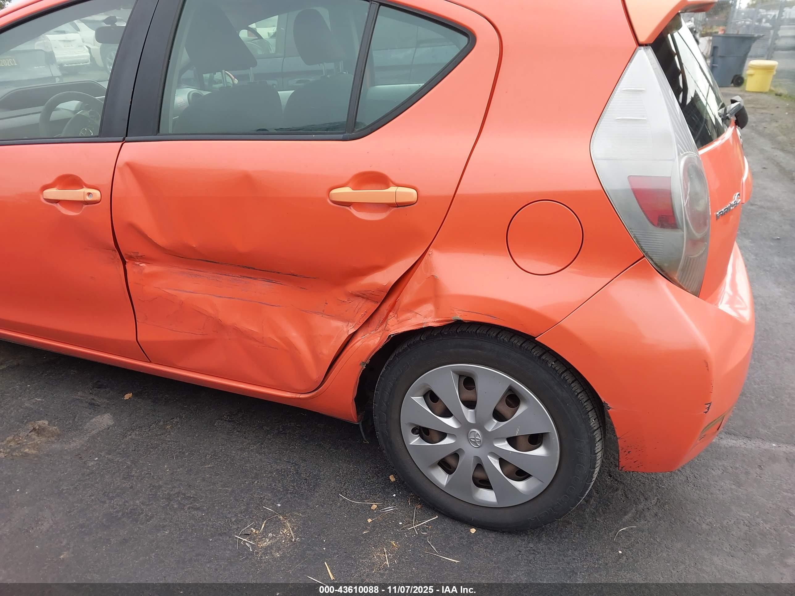 TOYOTA PRIUS image 6