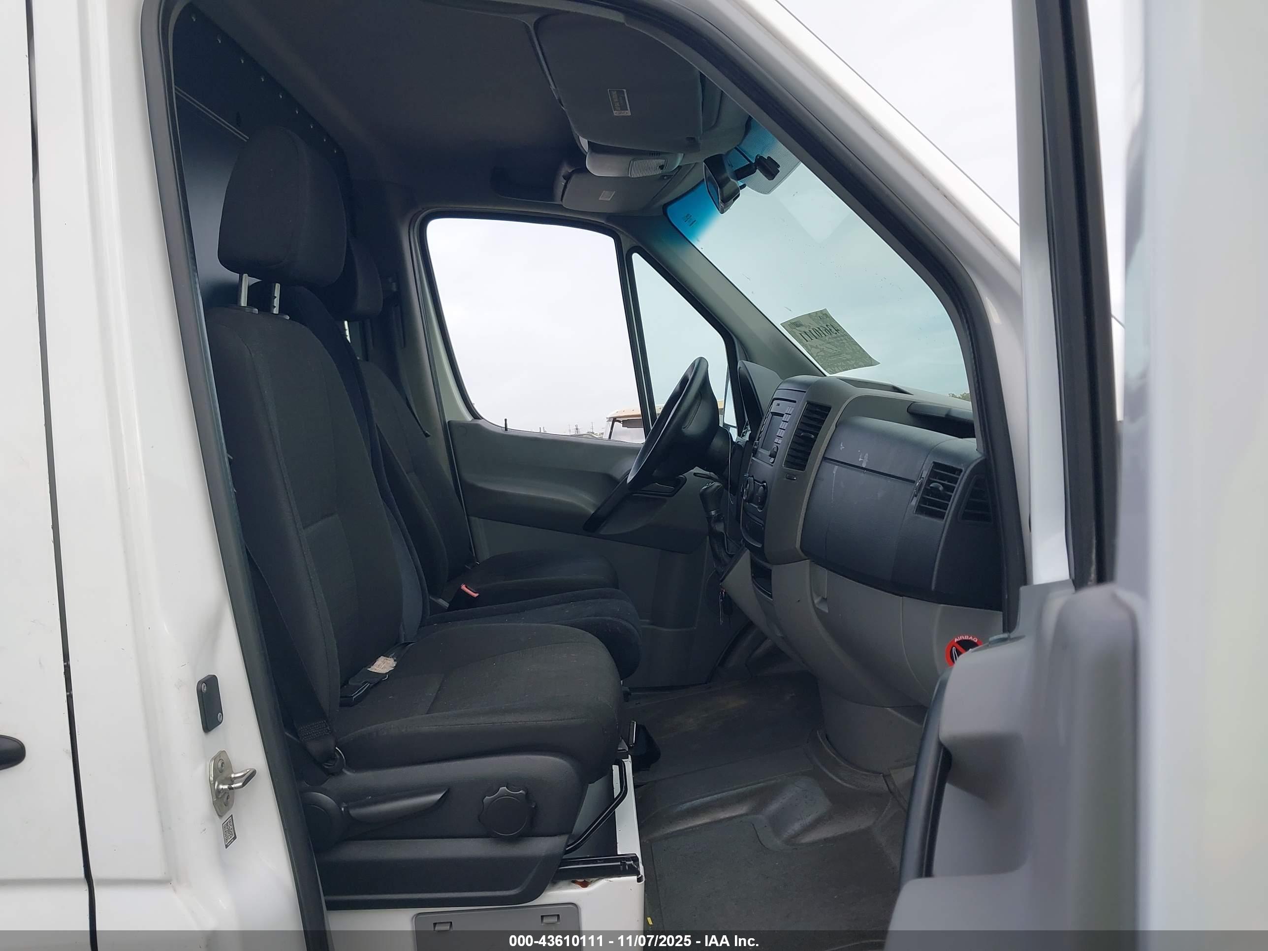 MERCEDES-BENZ SPRINTER image 5
