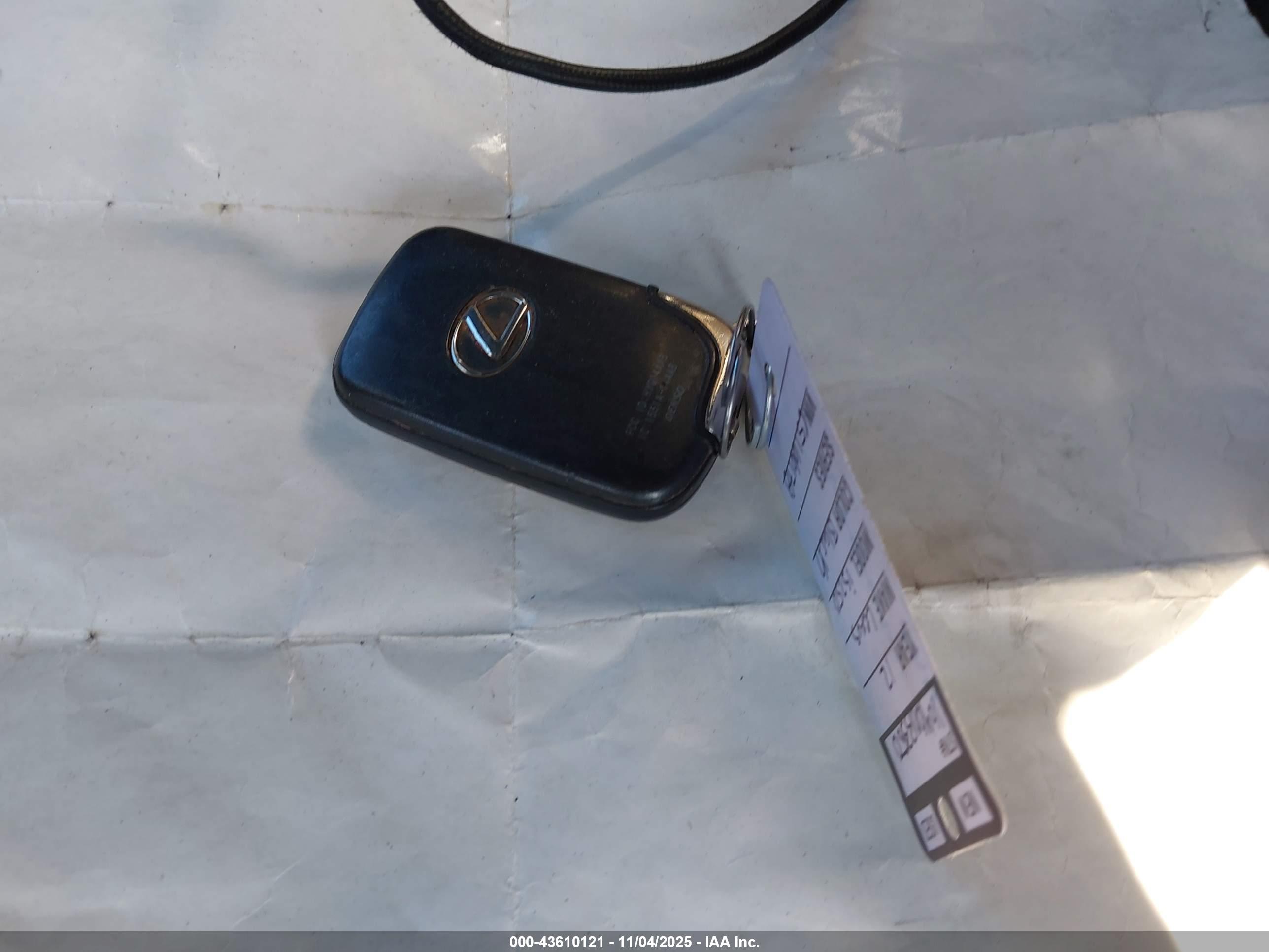 LEXUS IS image 11