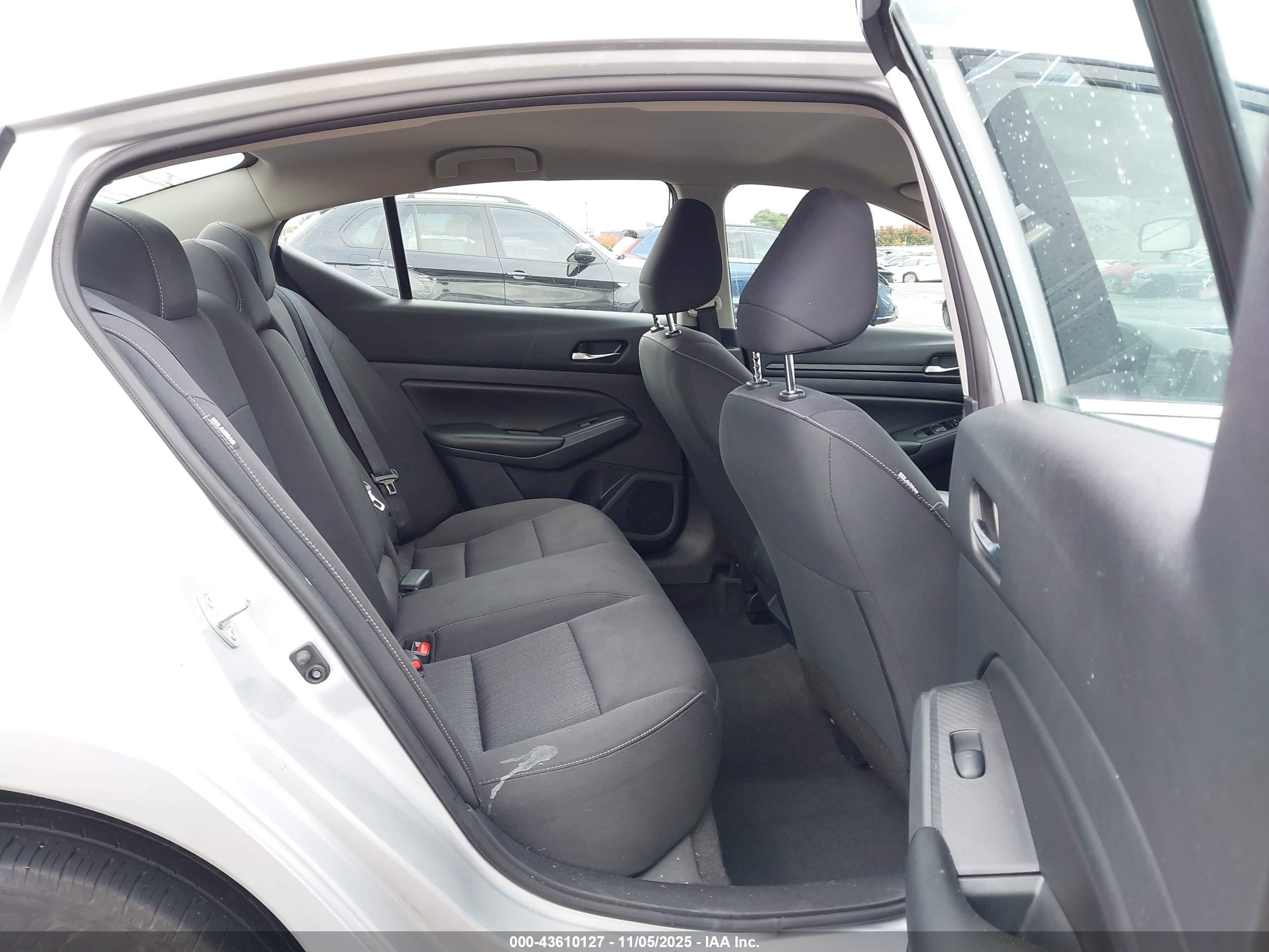 NISSAN ALTIMA image 8