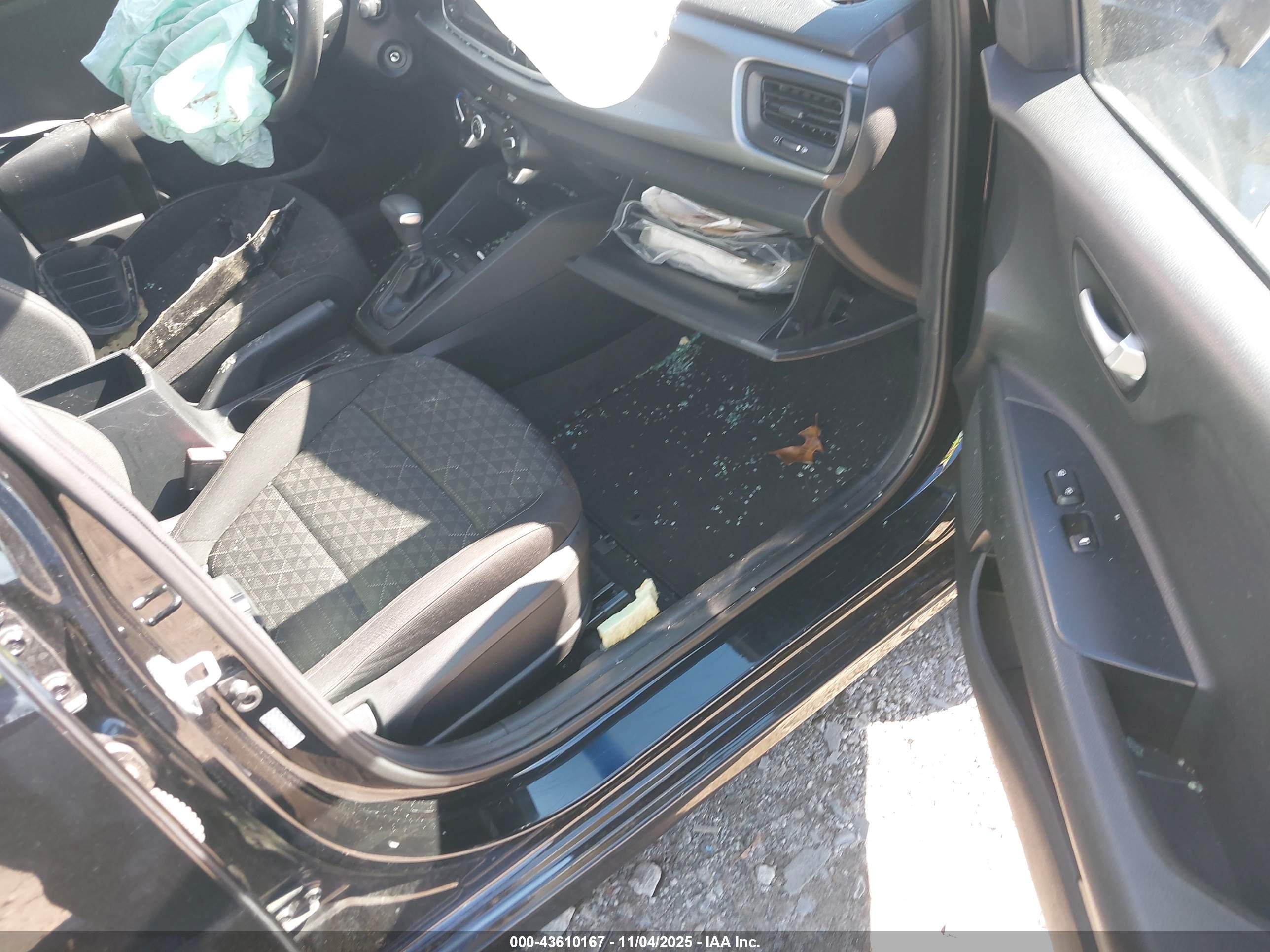KIA RIO image 5