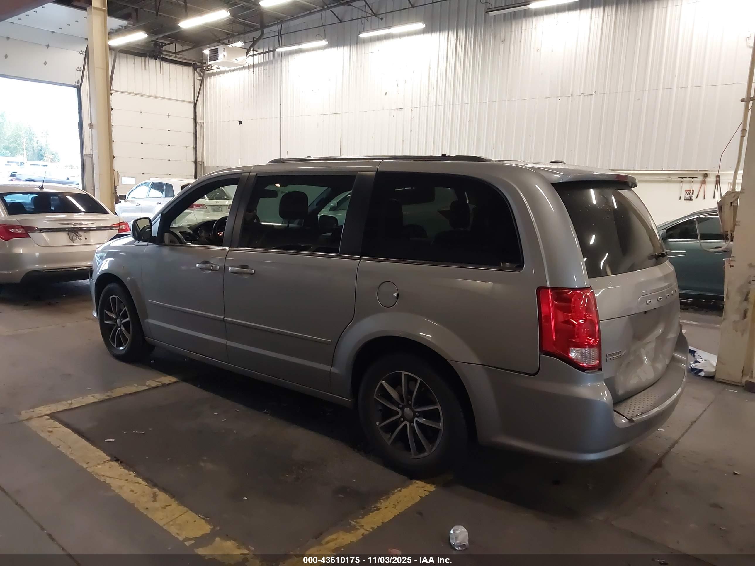 DODGE GRAND image 3