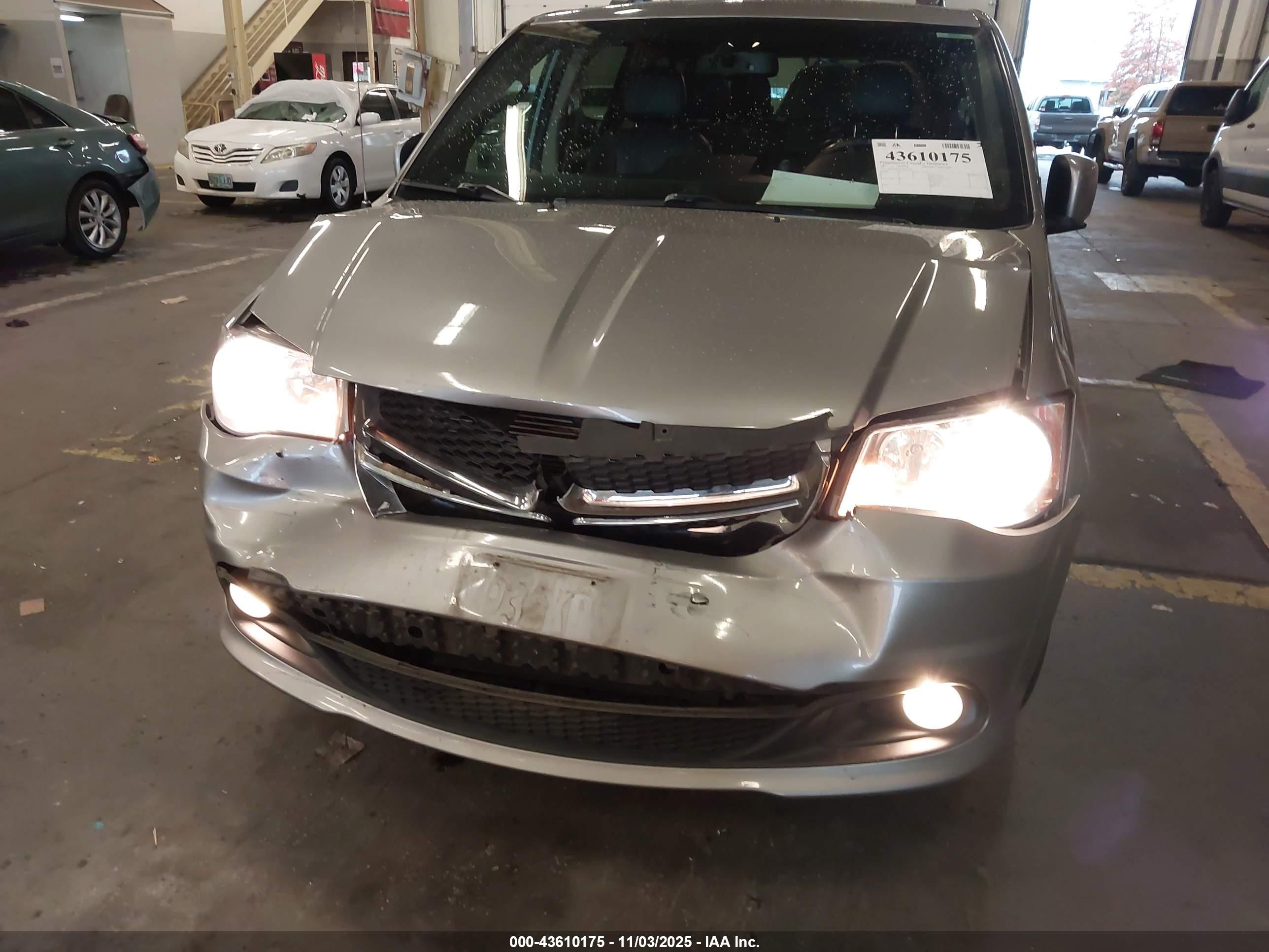 DODGE GRAND image 6