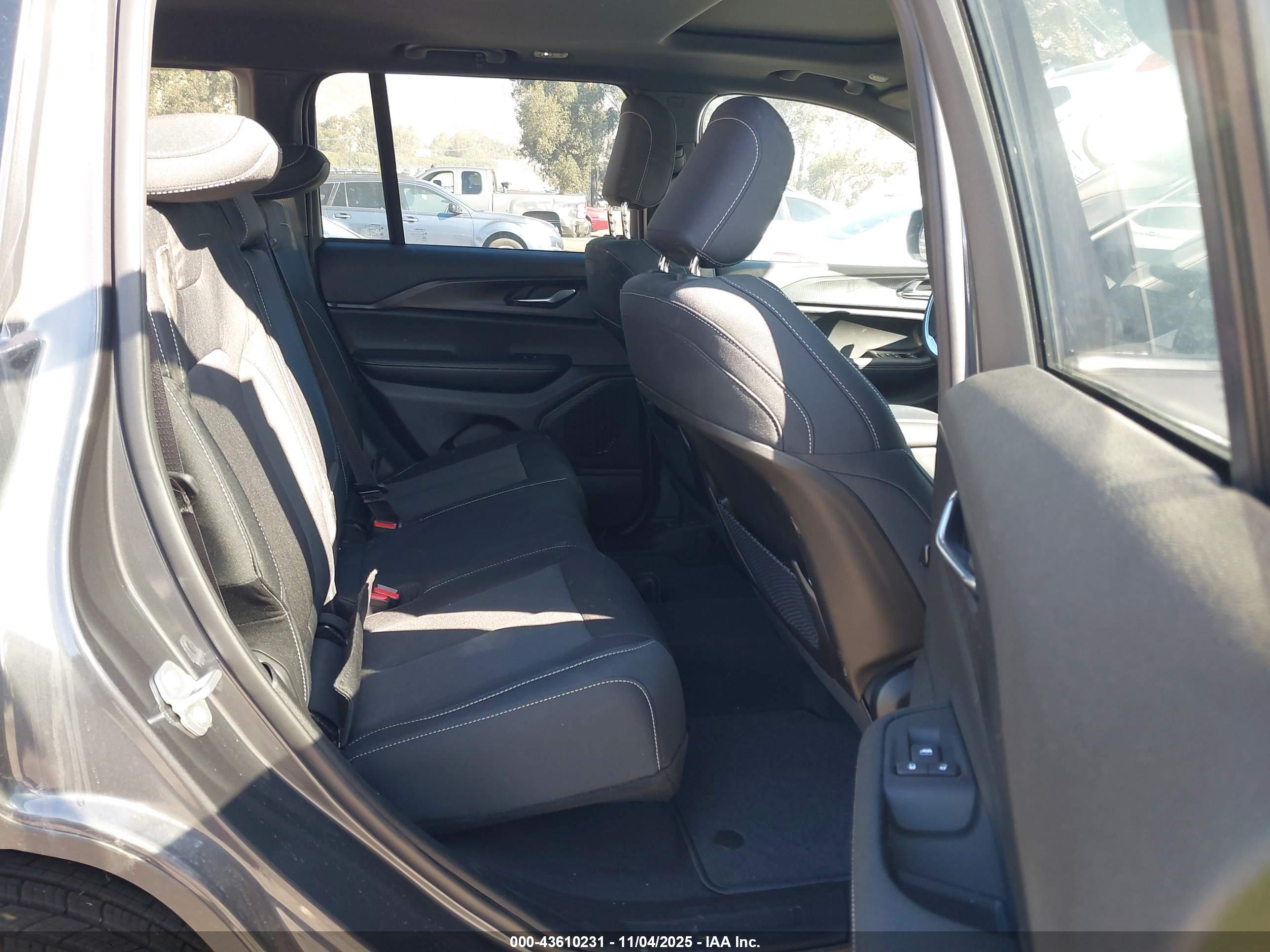 JEEP GRAND image 8