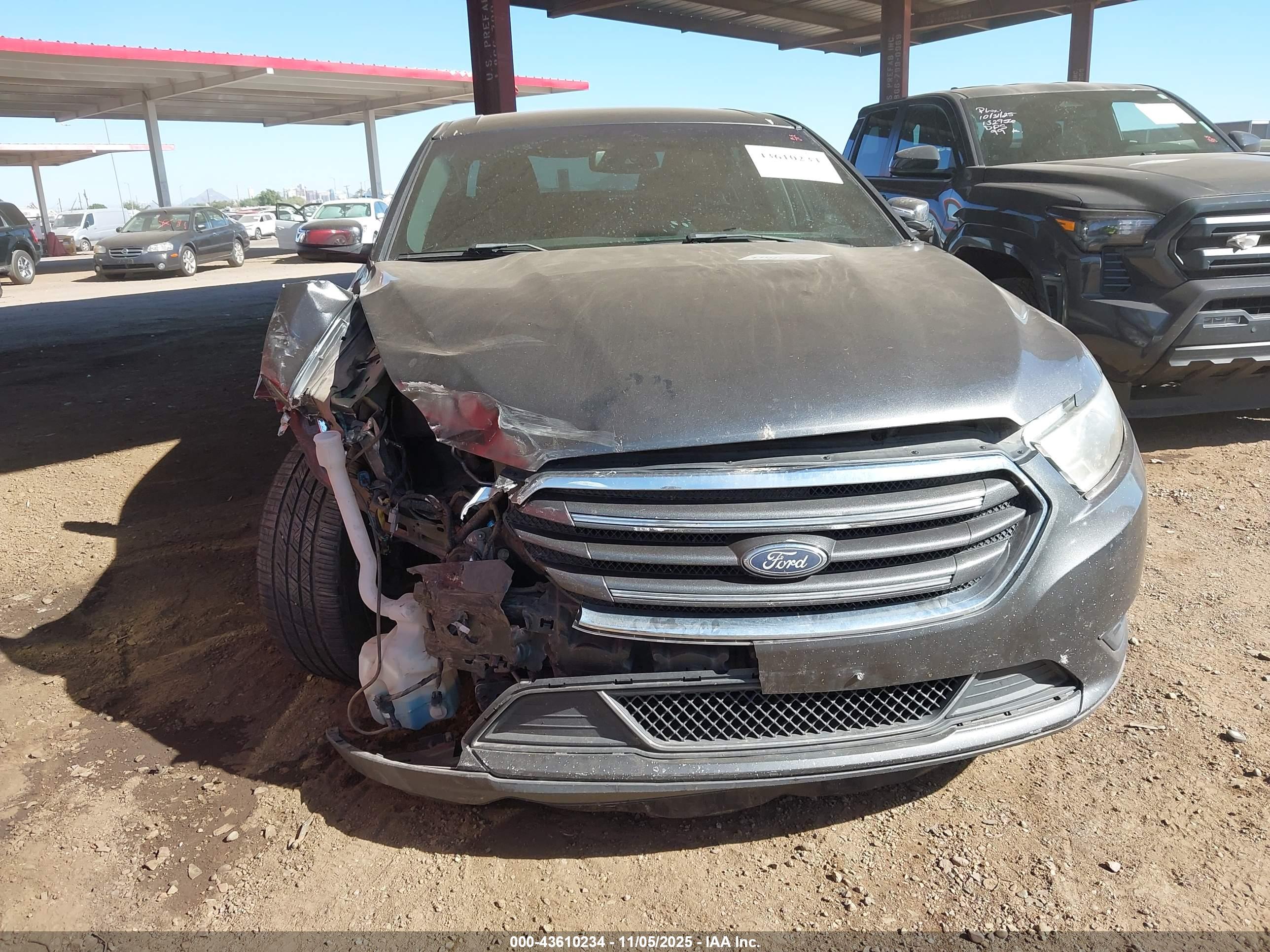 FORD TAURUS image 6