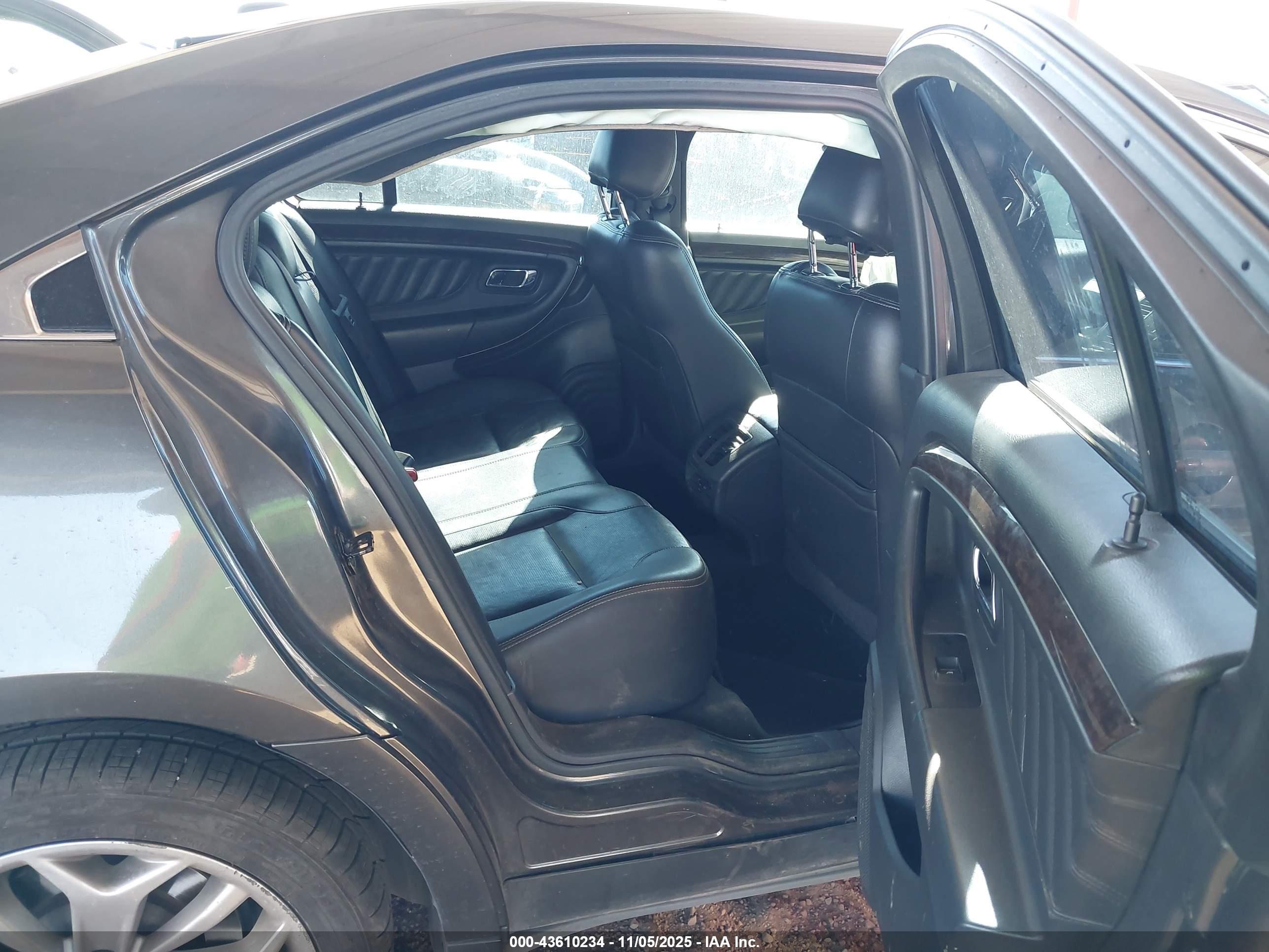 FORD TAURUS image 8