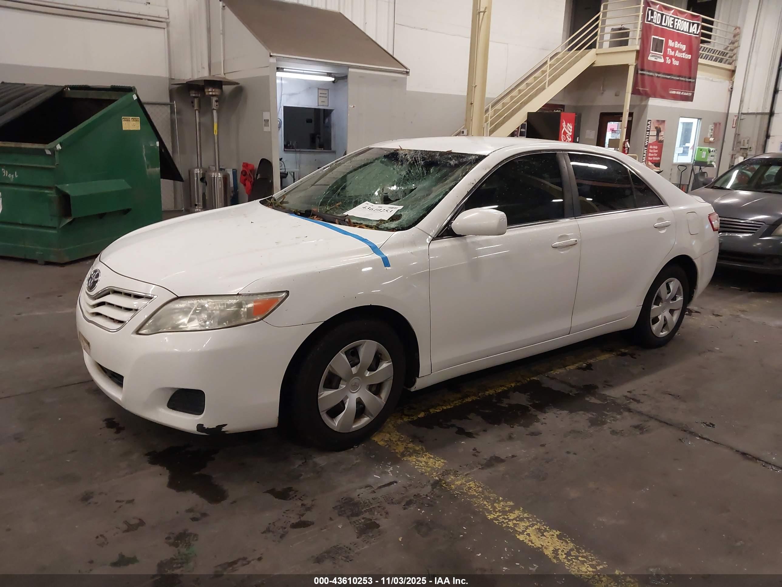 TOYOTA CAMRY image 2