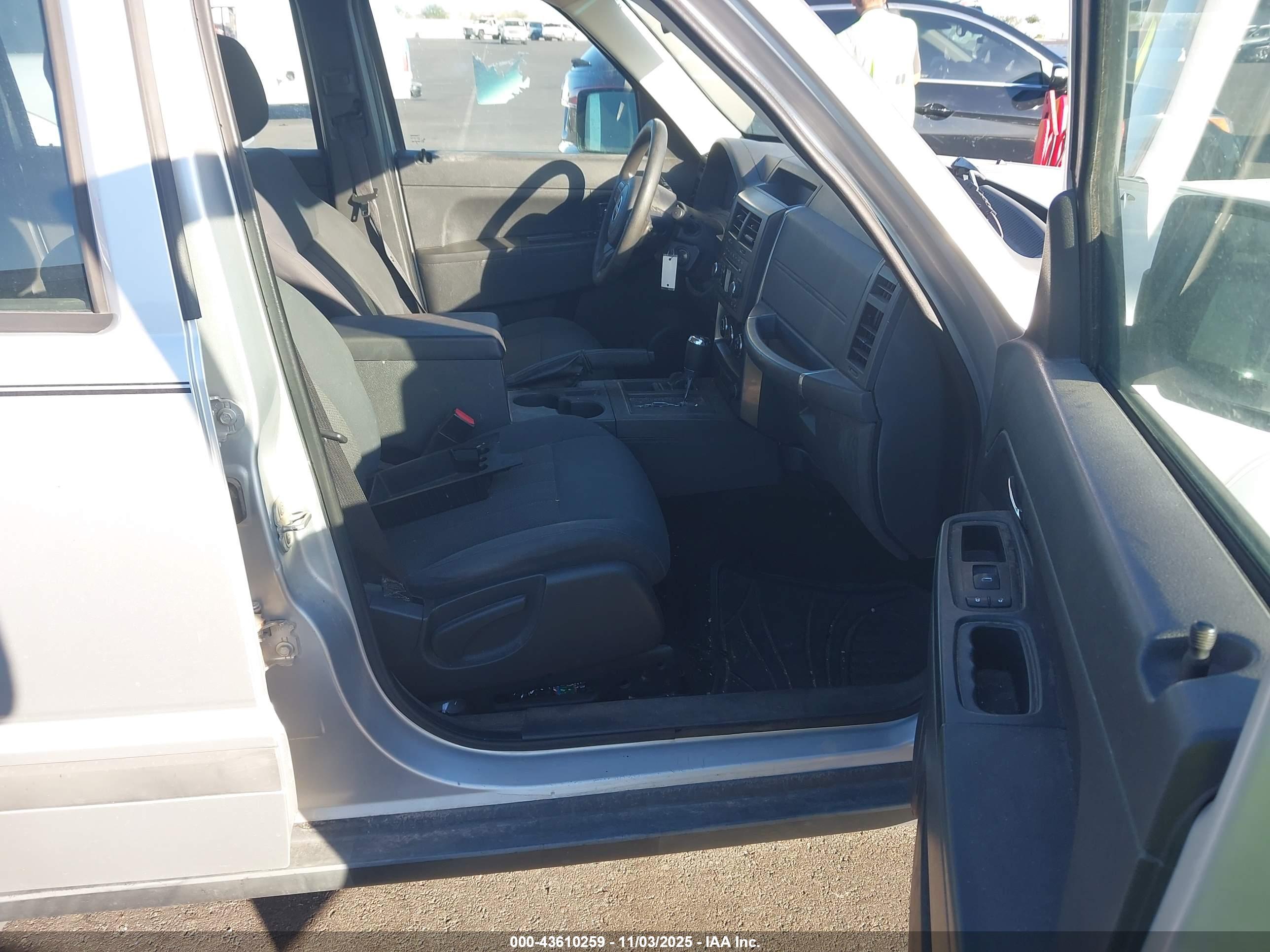 JEEP LIBERTY image 5