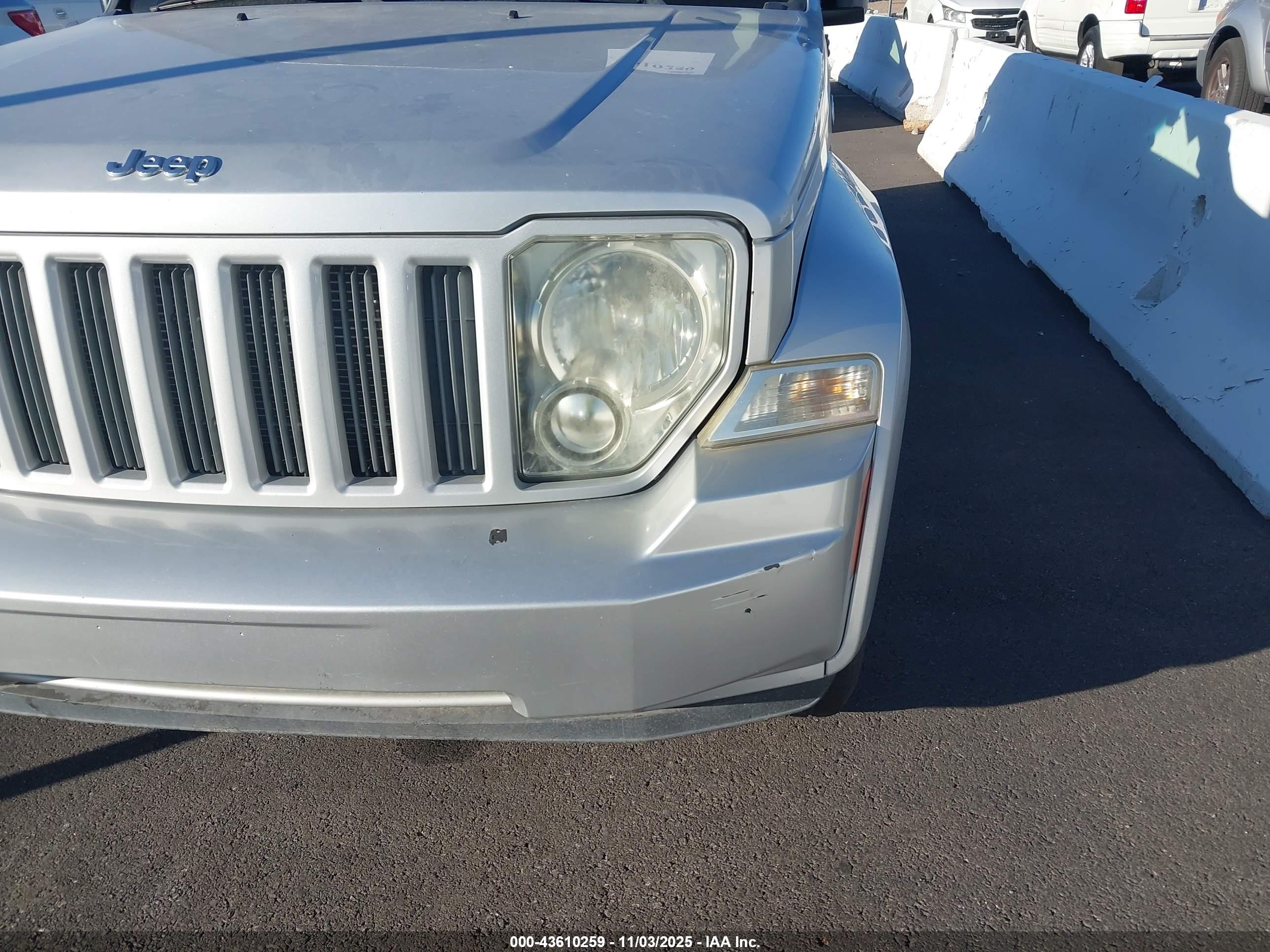 JEEP LIBERTY image 6