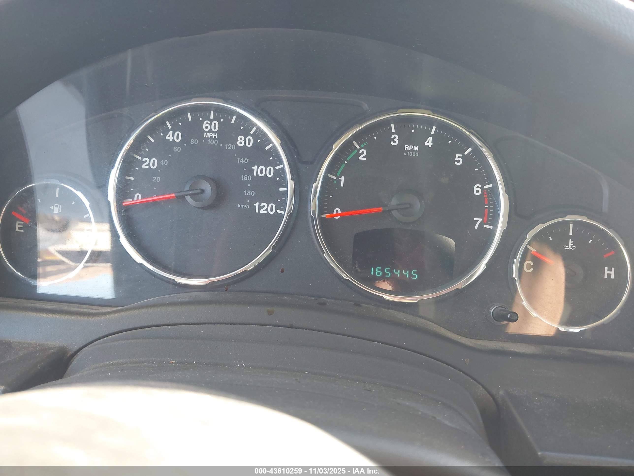 JEEP LIBERTY image 7