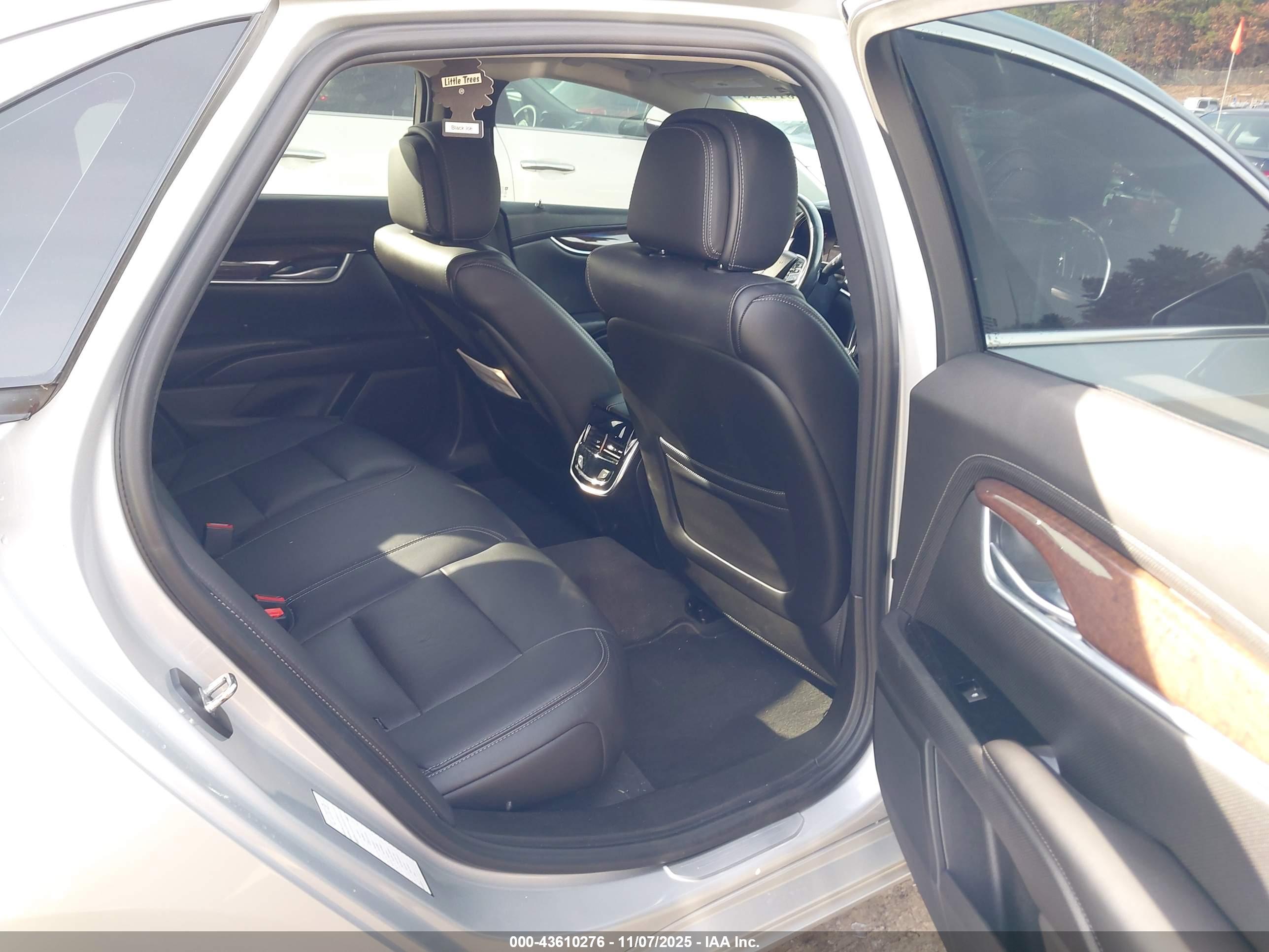 CADILLAC XTS image 8
