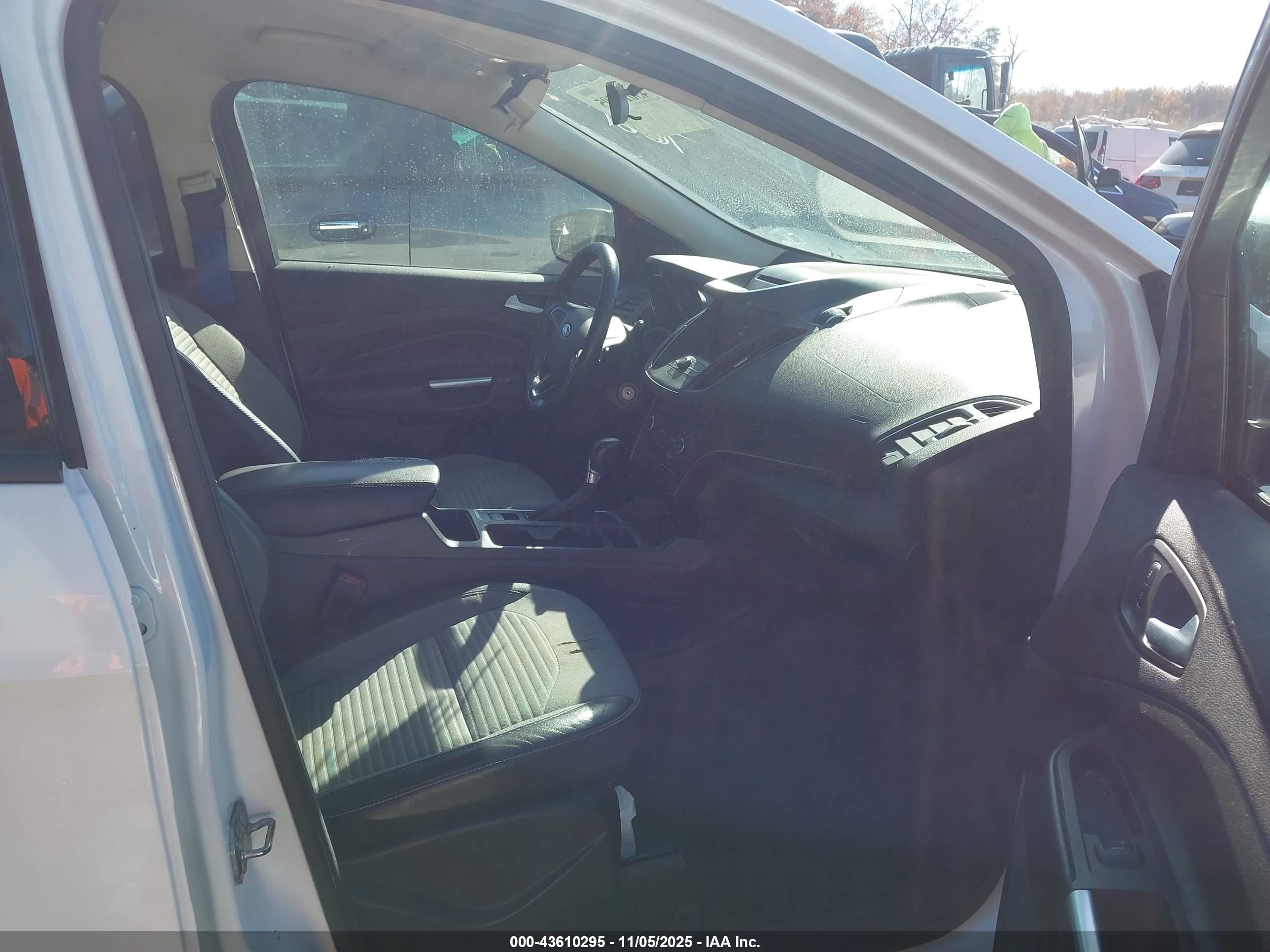 FORD ESCAPE image 5