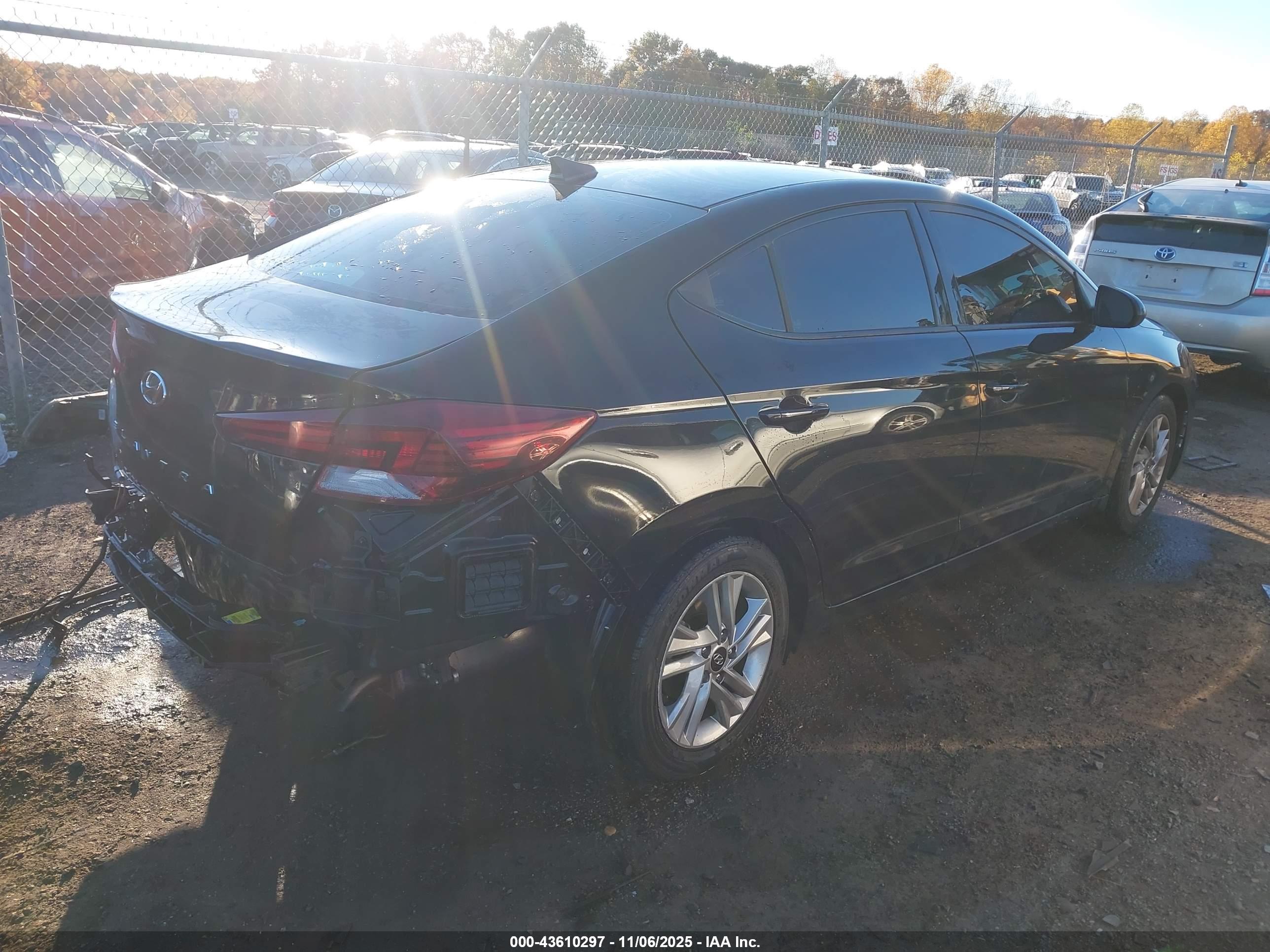 HYUNDAI ELANTRA image 4