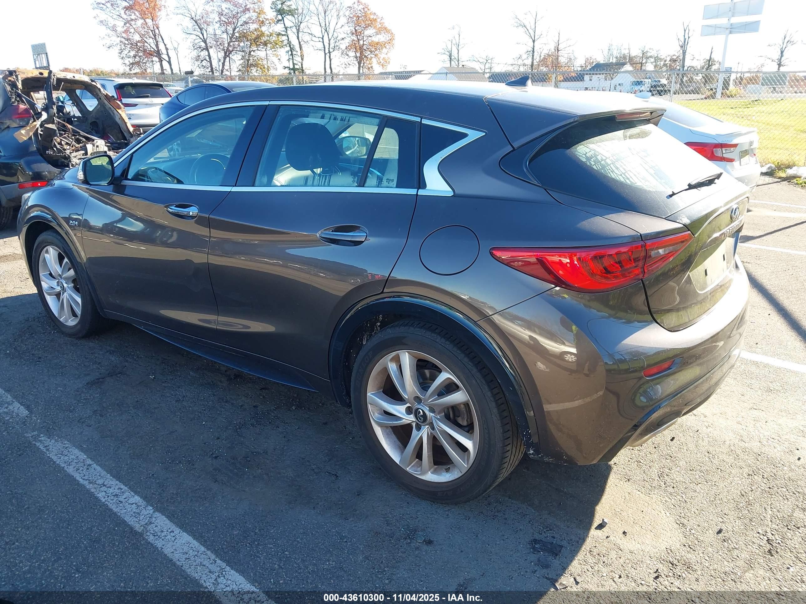 INFINITI QX30 image 3